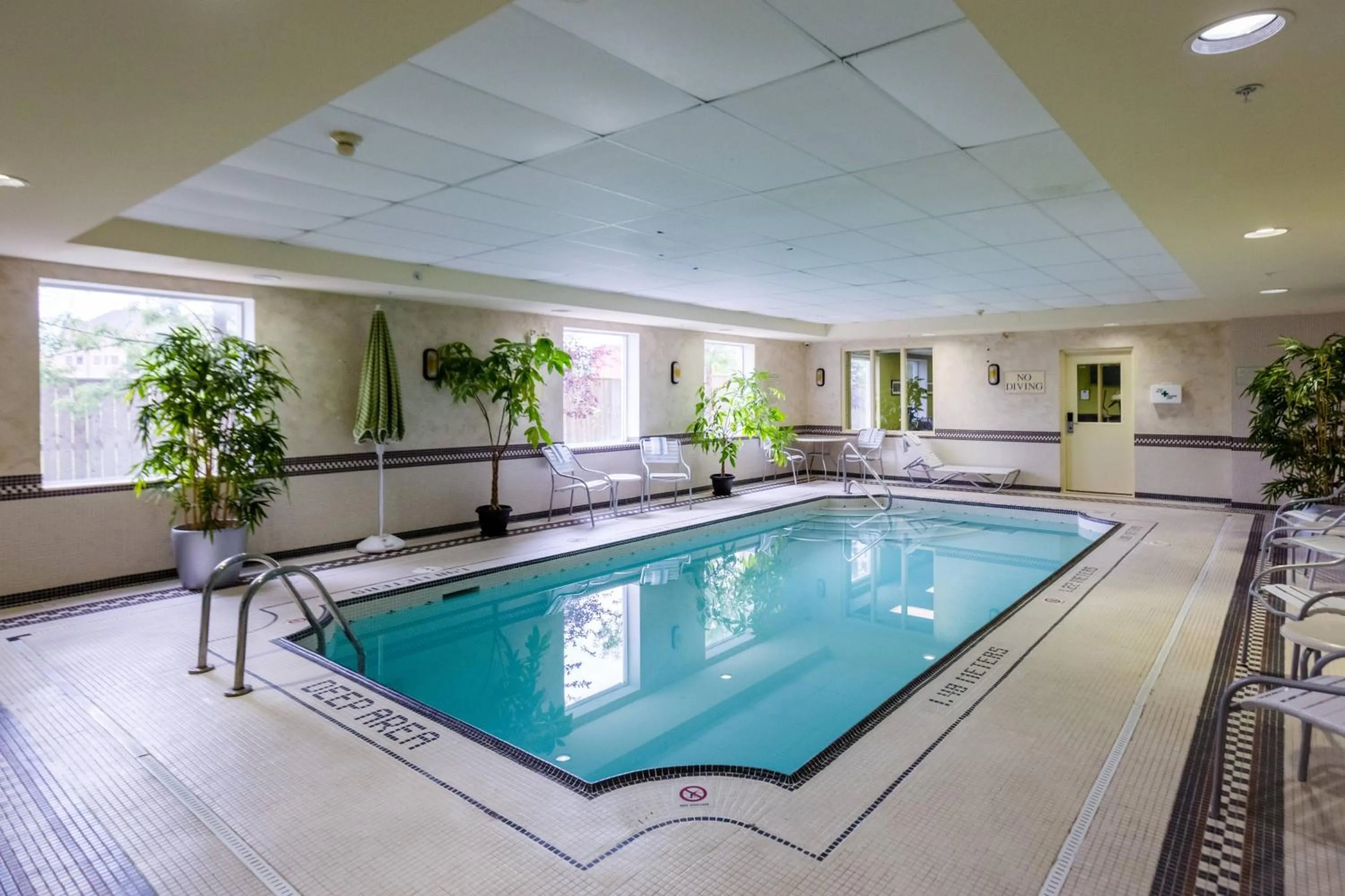 Swimming pool in Fairfield Inn by Marriott Toronto Oakville