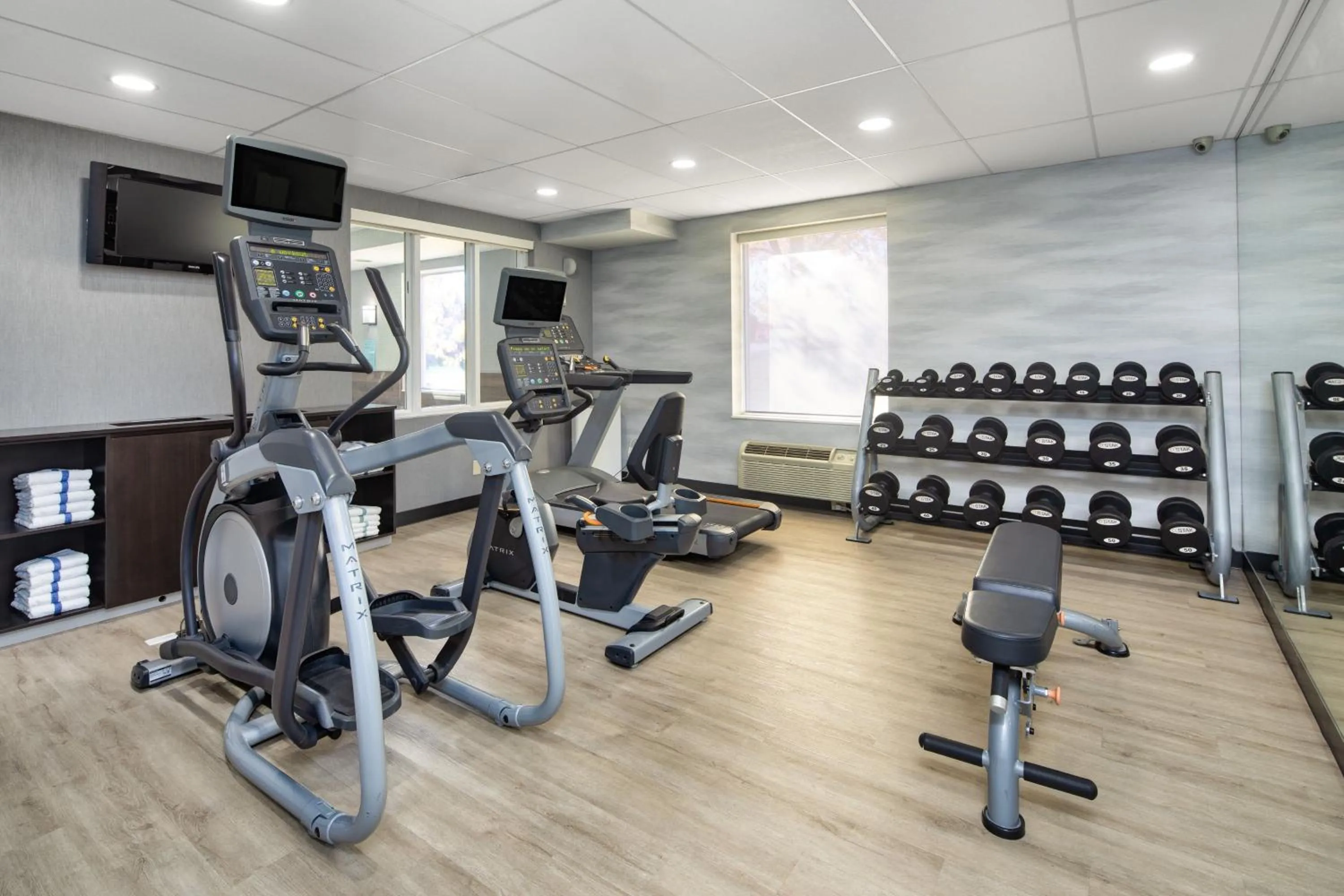 Fitness centre/facilities in Fairfield Inn by Marriott Toronto Oakville