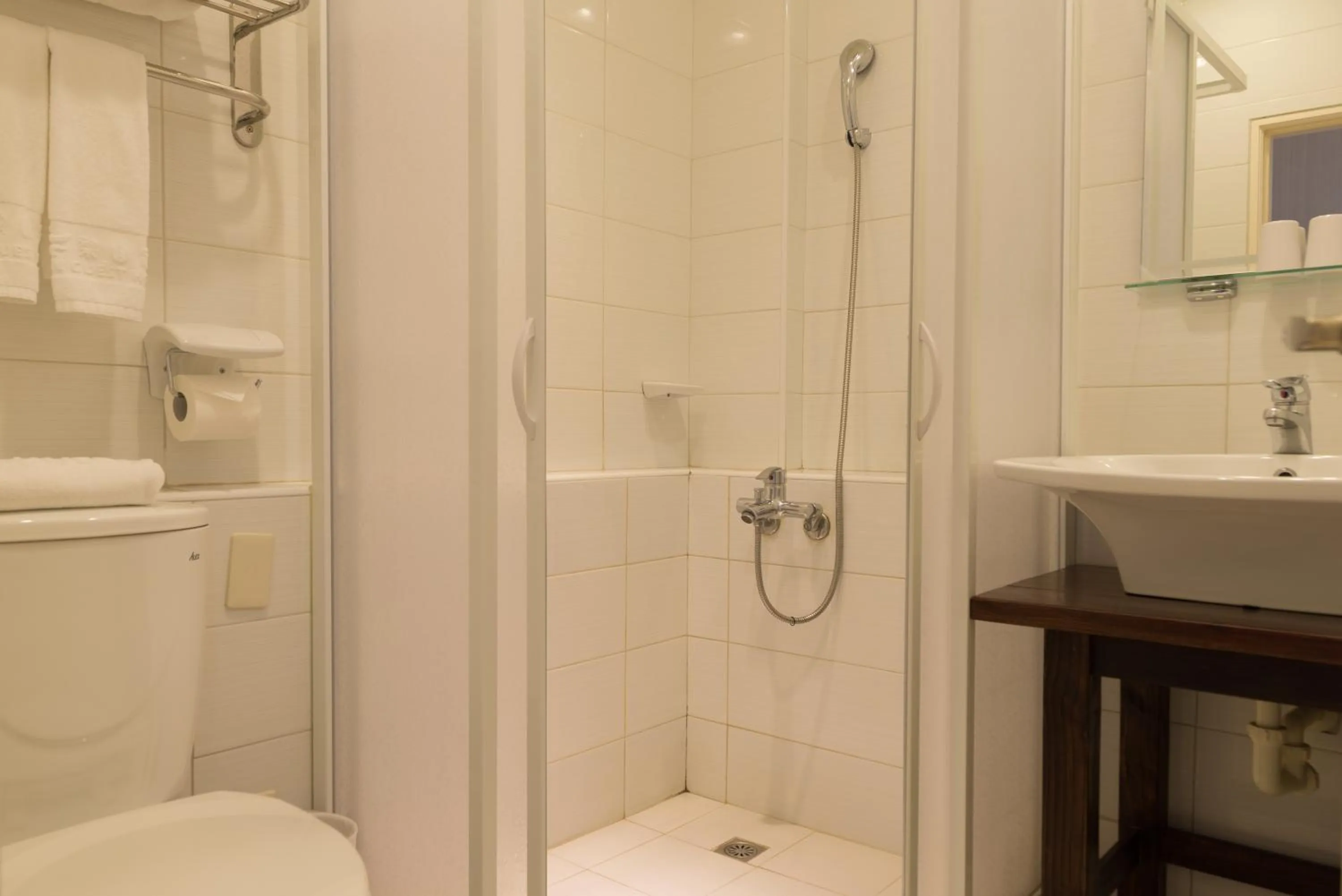 Shower in Lishan Guest House