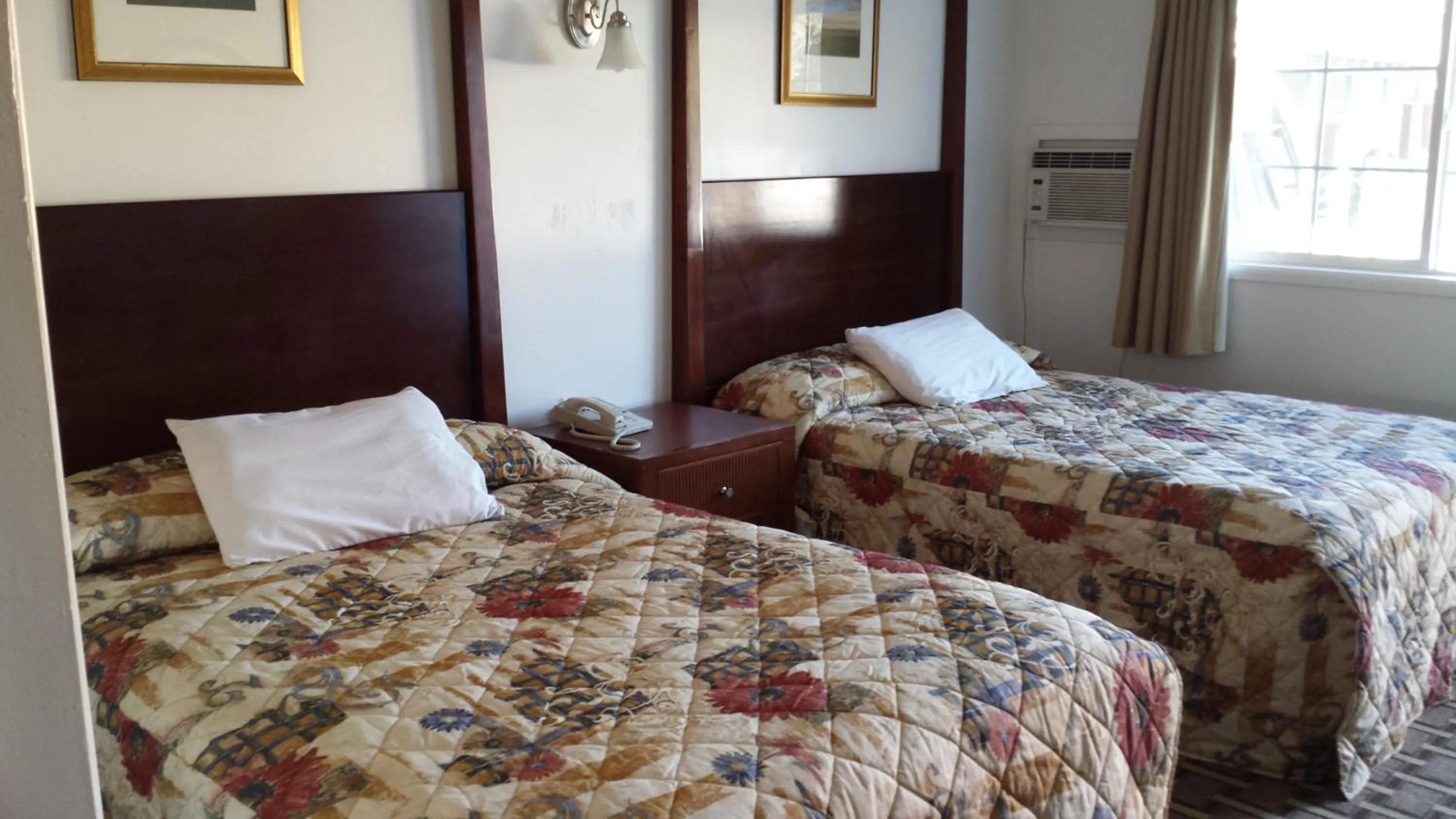 Bedroom in Executive Inn & Suites