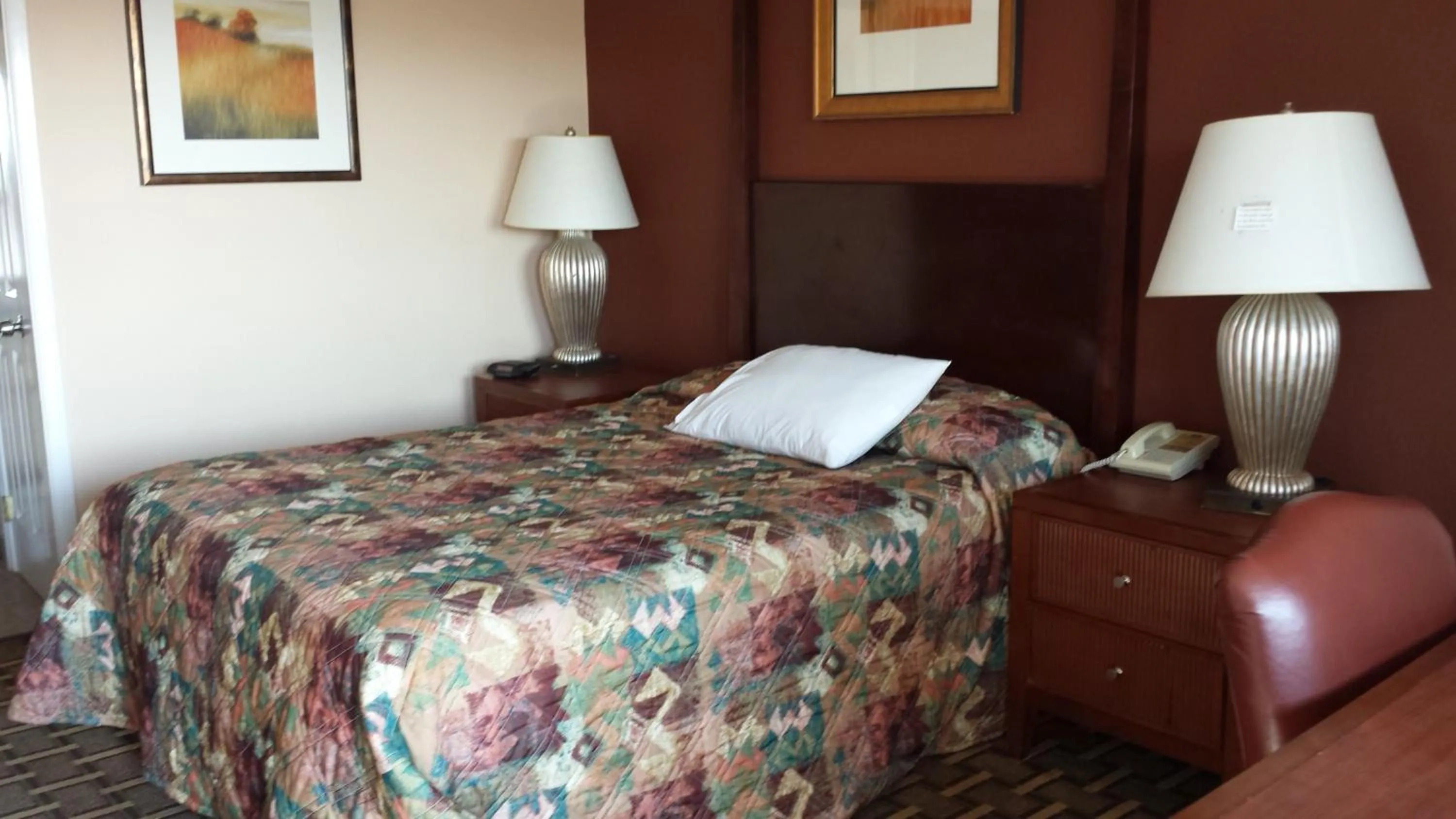 Bedroom in Executive Inn & Suites
