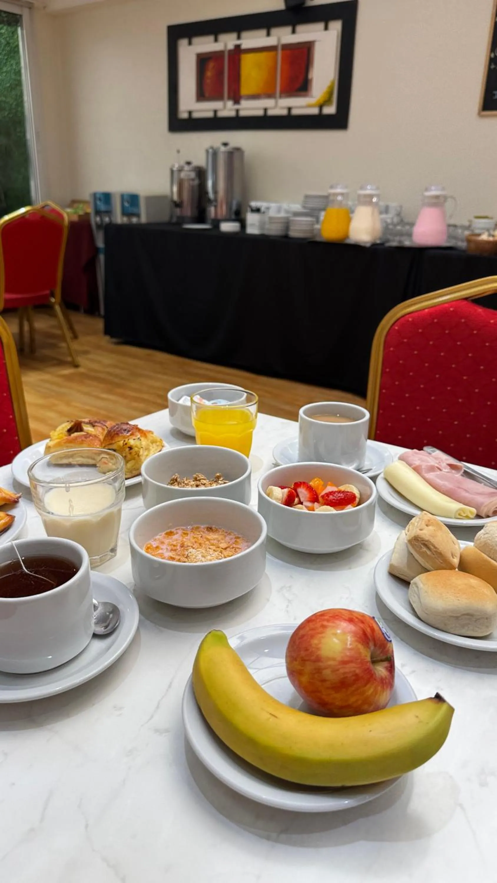 Breakfast in Intersur Suites