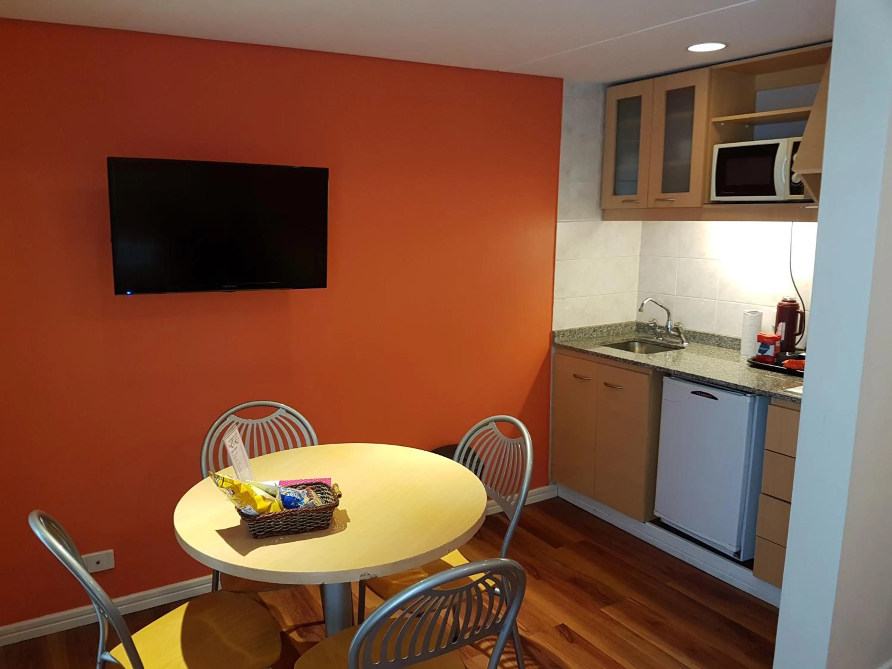 Photo of the whole room in Intersur Suites