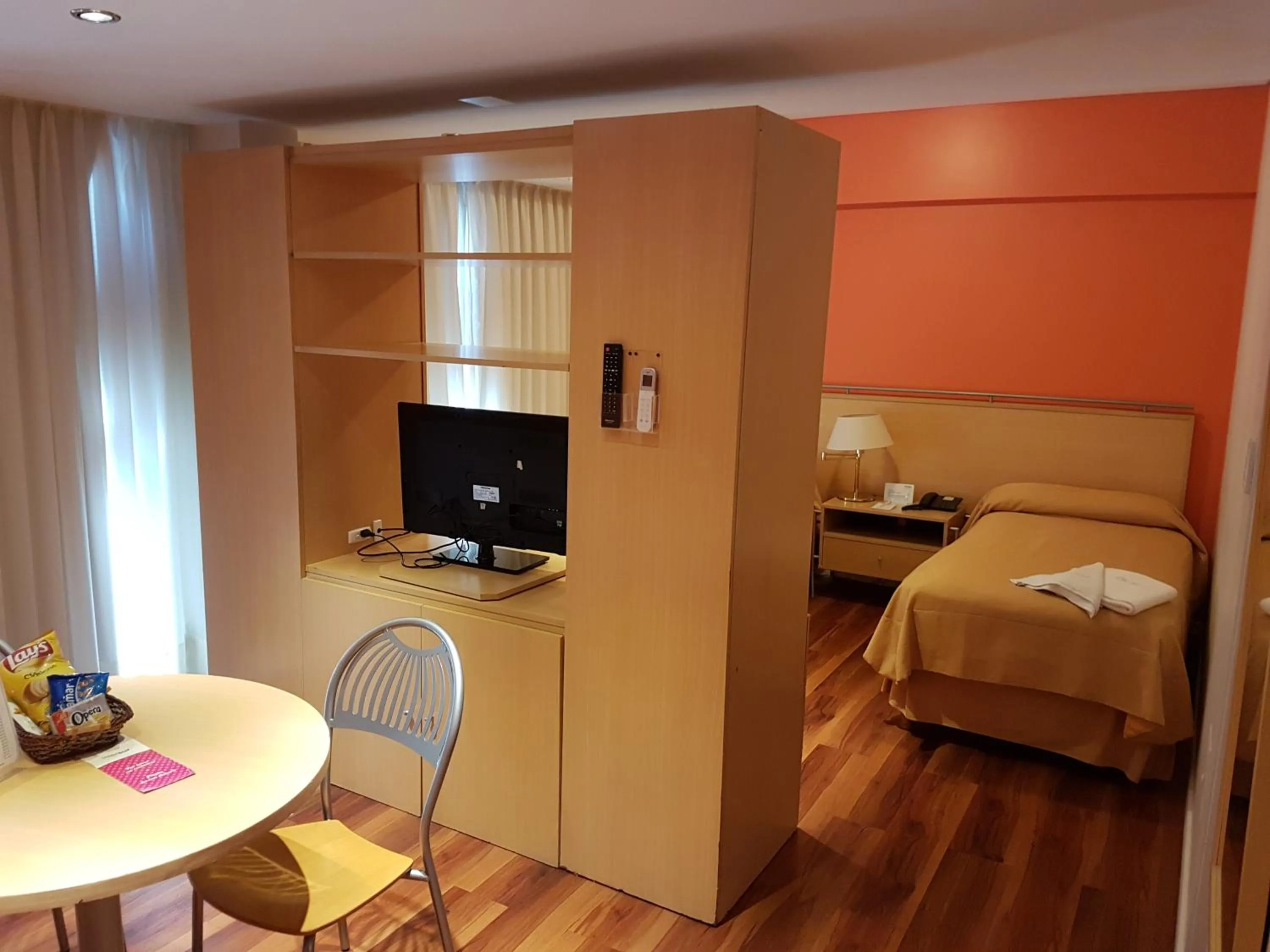 Photo of the whole room, Bed in Intersur Suites