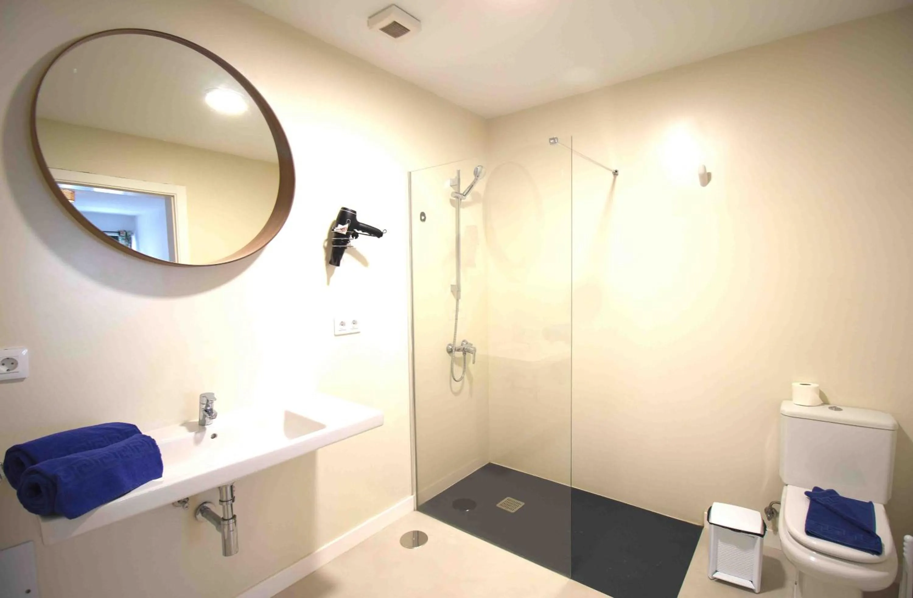 Bathroom in Apartamentos Moraña