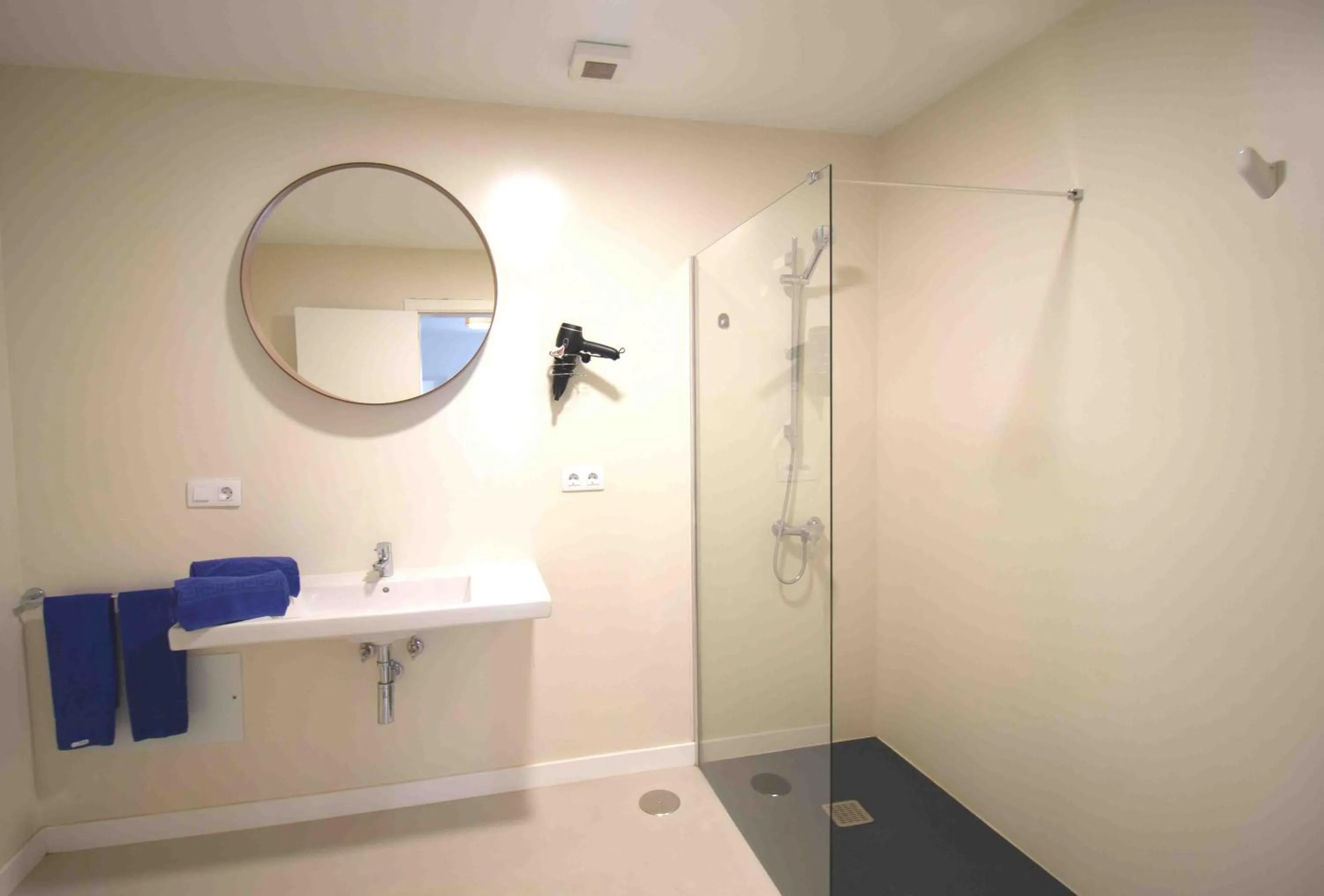 Bathroom in Apartamentos Moraña