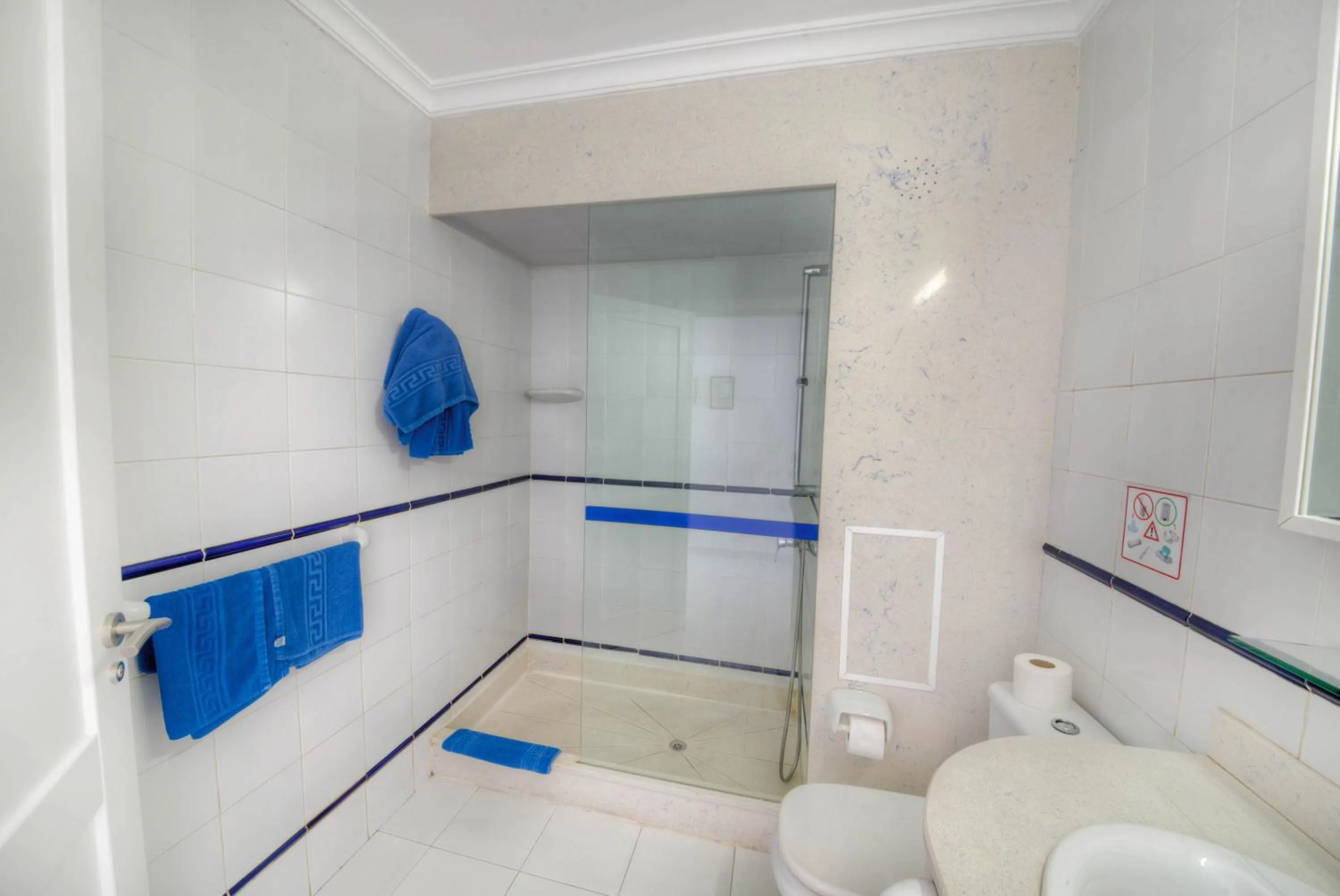 Shower in Apartamentos Moraña