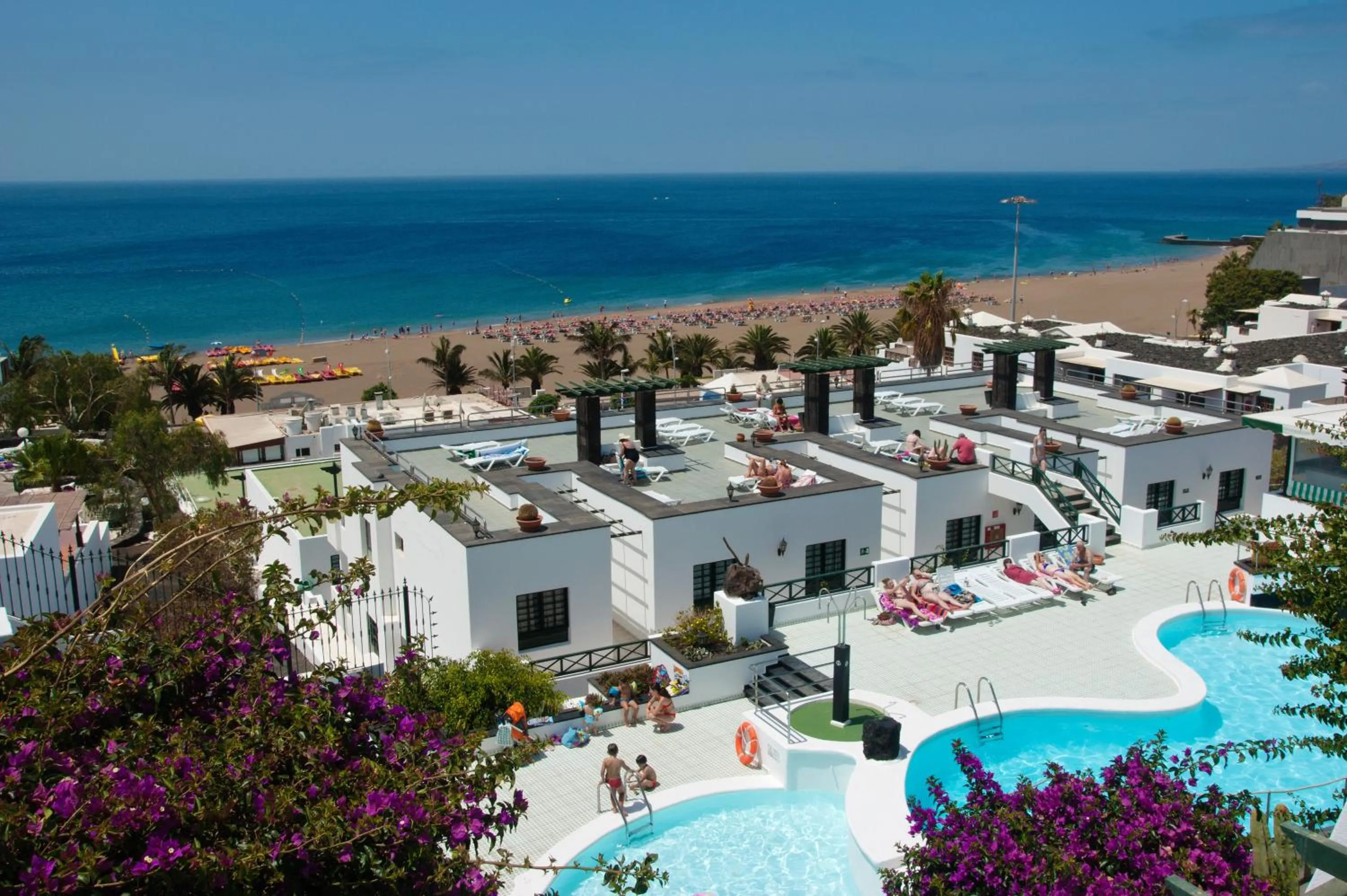 Swimming pool in Apartamentos Moraña