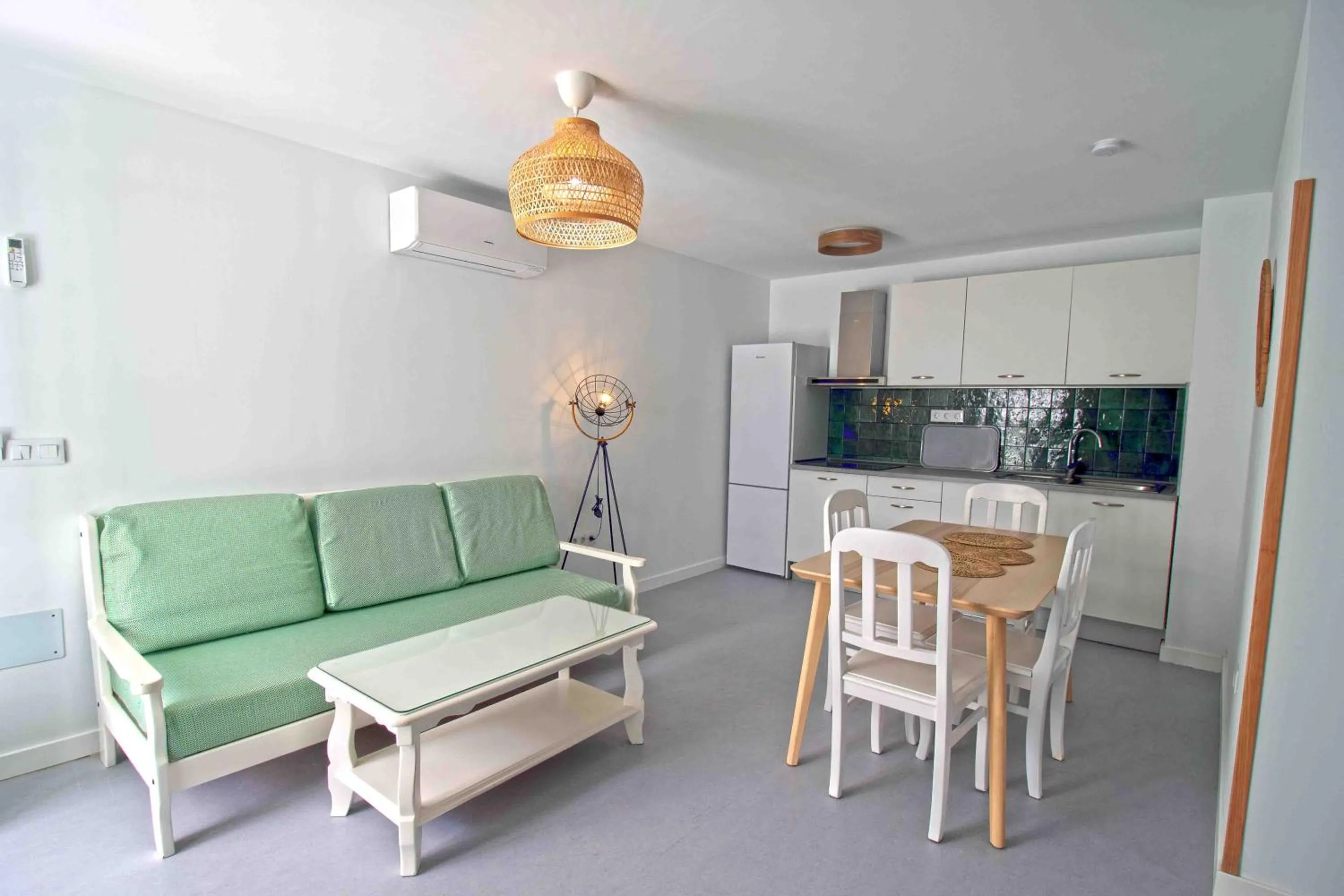 Kitchen or kitchenette in Apartamentos Moraña