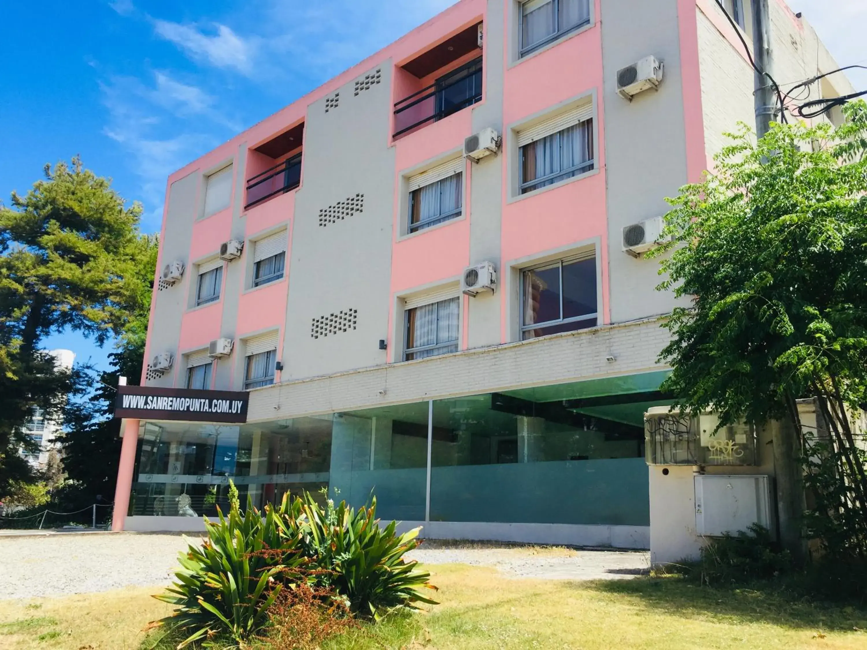 Property building in San Remo Punta Hotel Property building in San Remo Punta Hotel