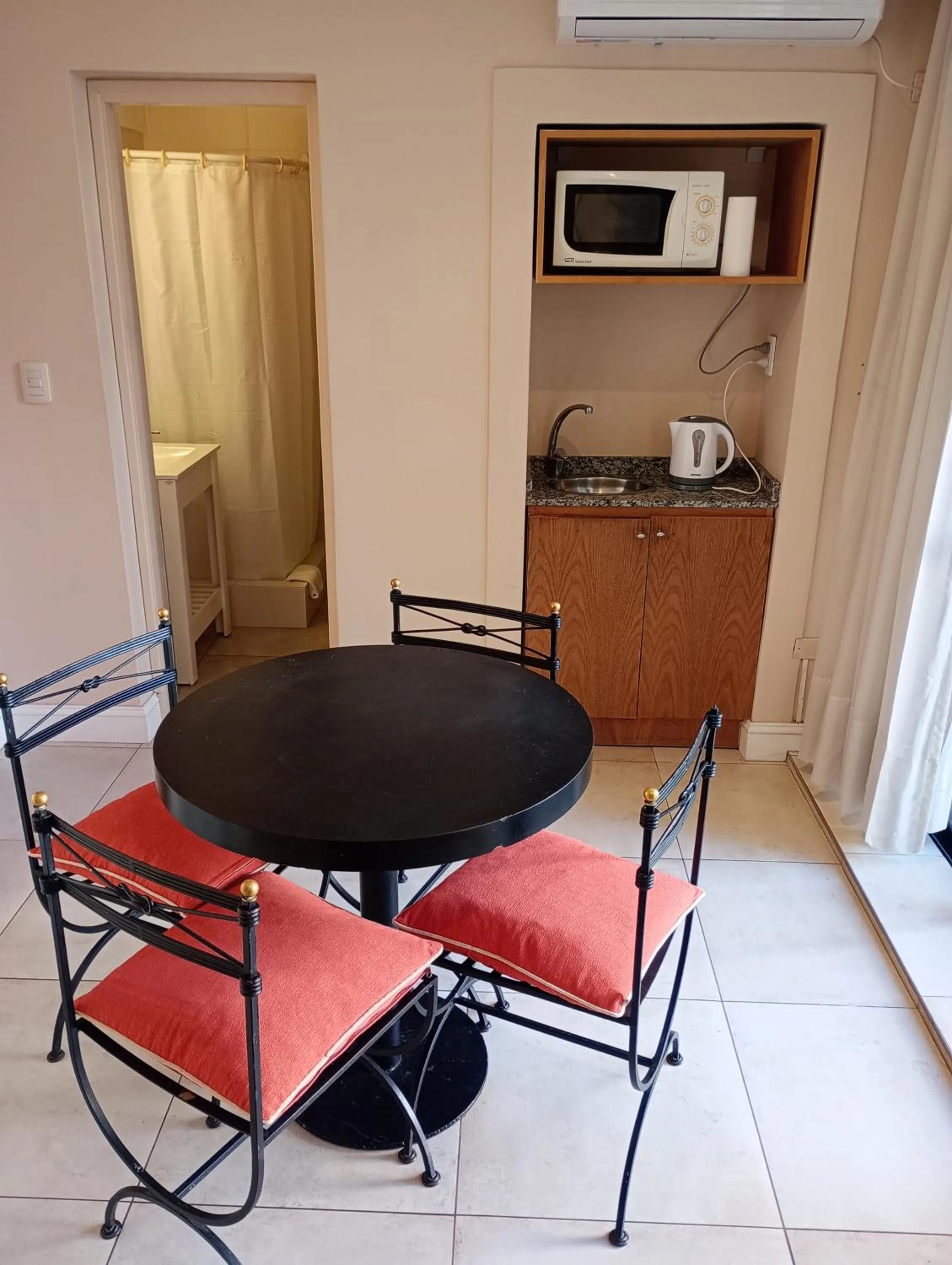 microwave in Maison Apart Hotel