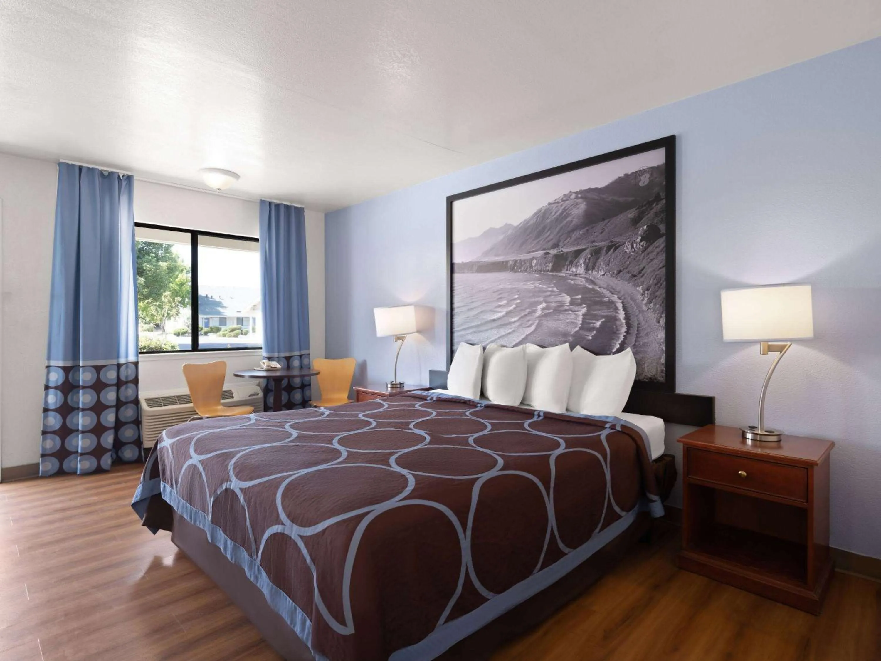 Photo of the whole room, Bed in Super 8 by Wyndham Dunnigan