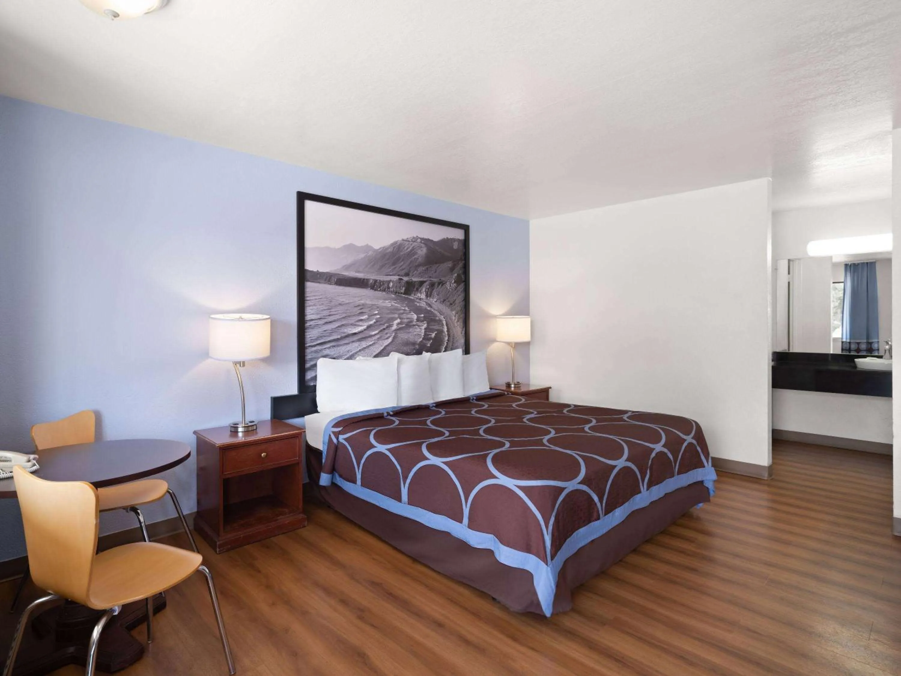 Photo of the whole room, Bed in Super 8 by Wyndham Dunnigan