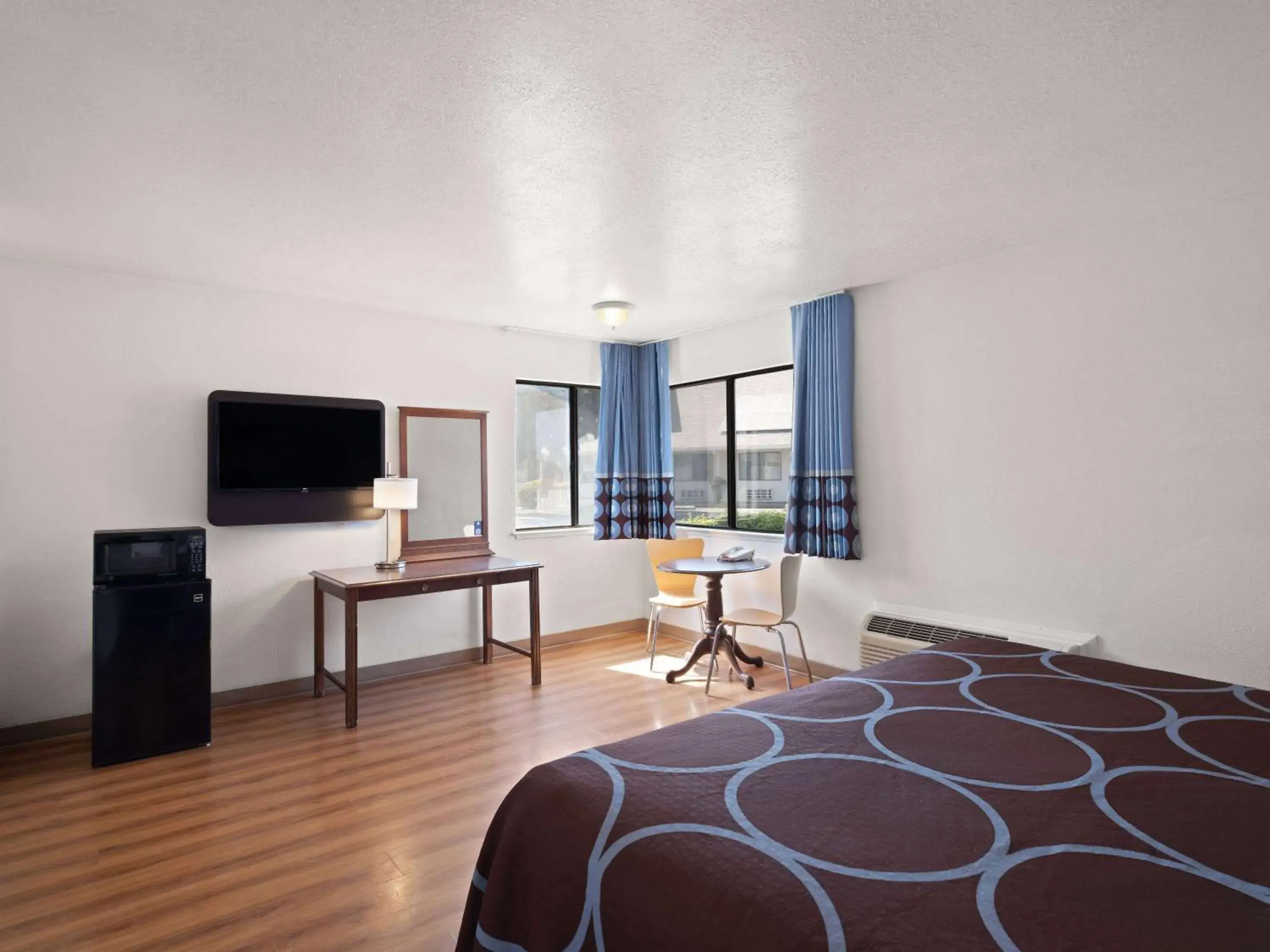 Photo of the whole room, Bed in Super 8 by Wyndham Dunnigan Photo of the whole room, Bed in Super 8 by Wyndham Dunnigan