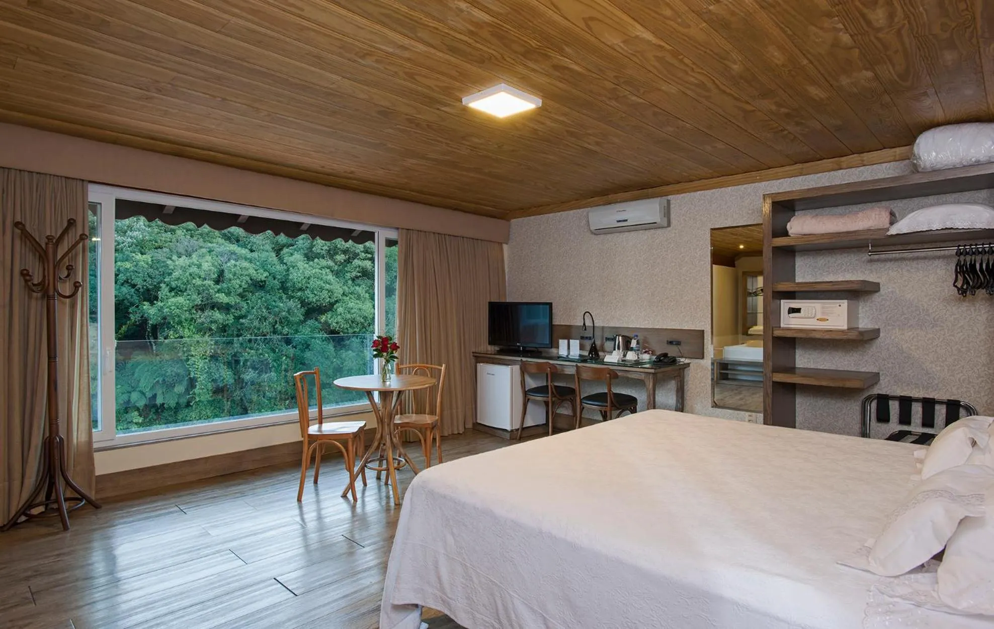 Bedroom, Bed in Villa Bella Hotel & SPA Gramado