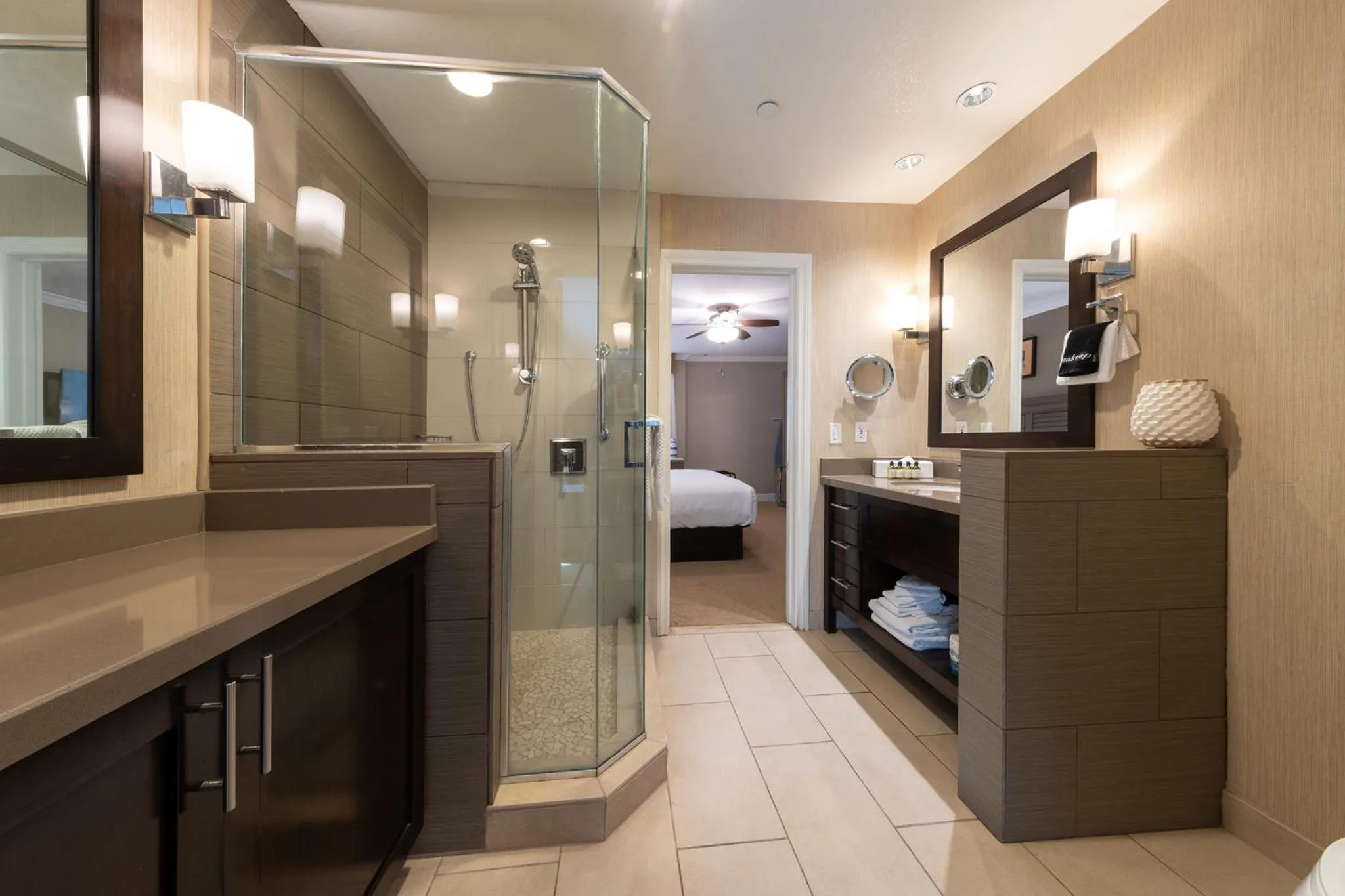 Bathroom, Bed in Carlsbad Inn Beach Resort