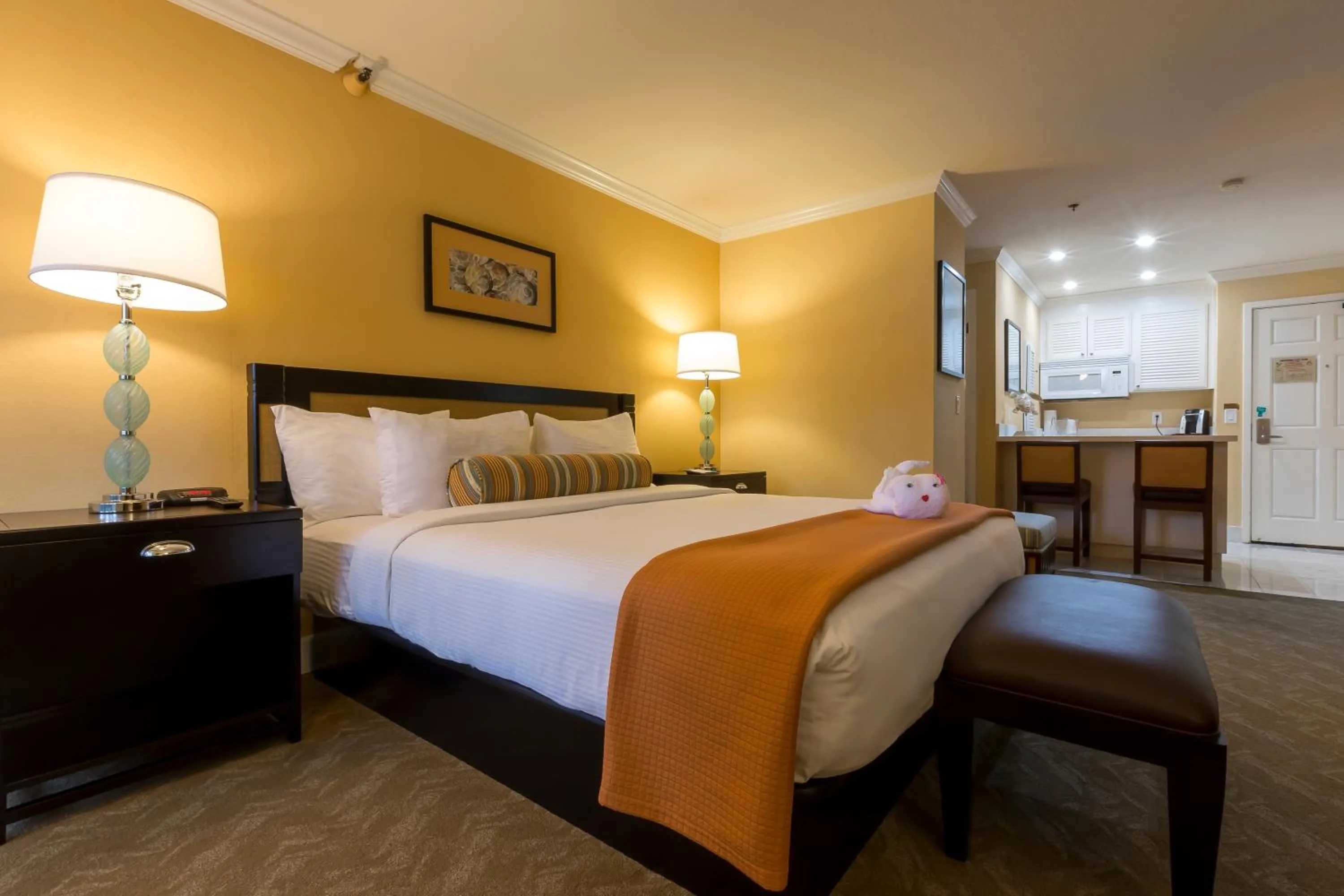 Photo of the whole room, Bed in Carlsbad Inn Beach Resort