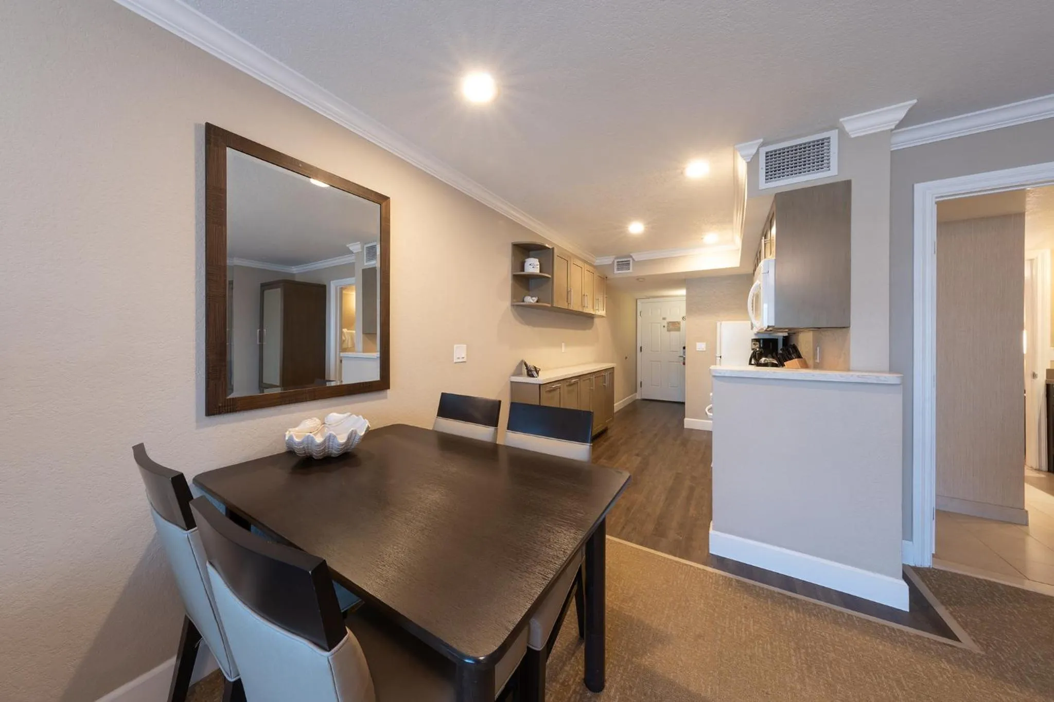 Dining area in Carlsbad Inn Beach Resort