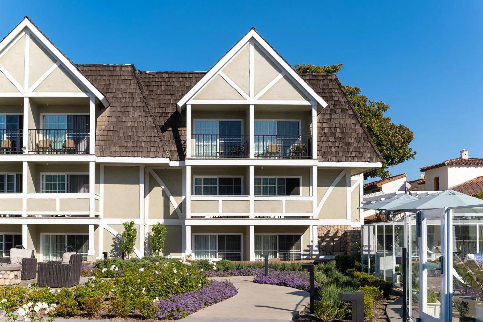 Property building in Carlsbad Inn Beach Resort