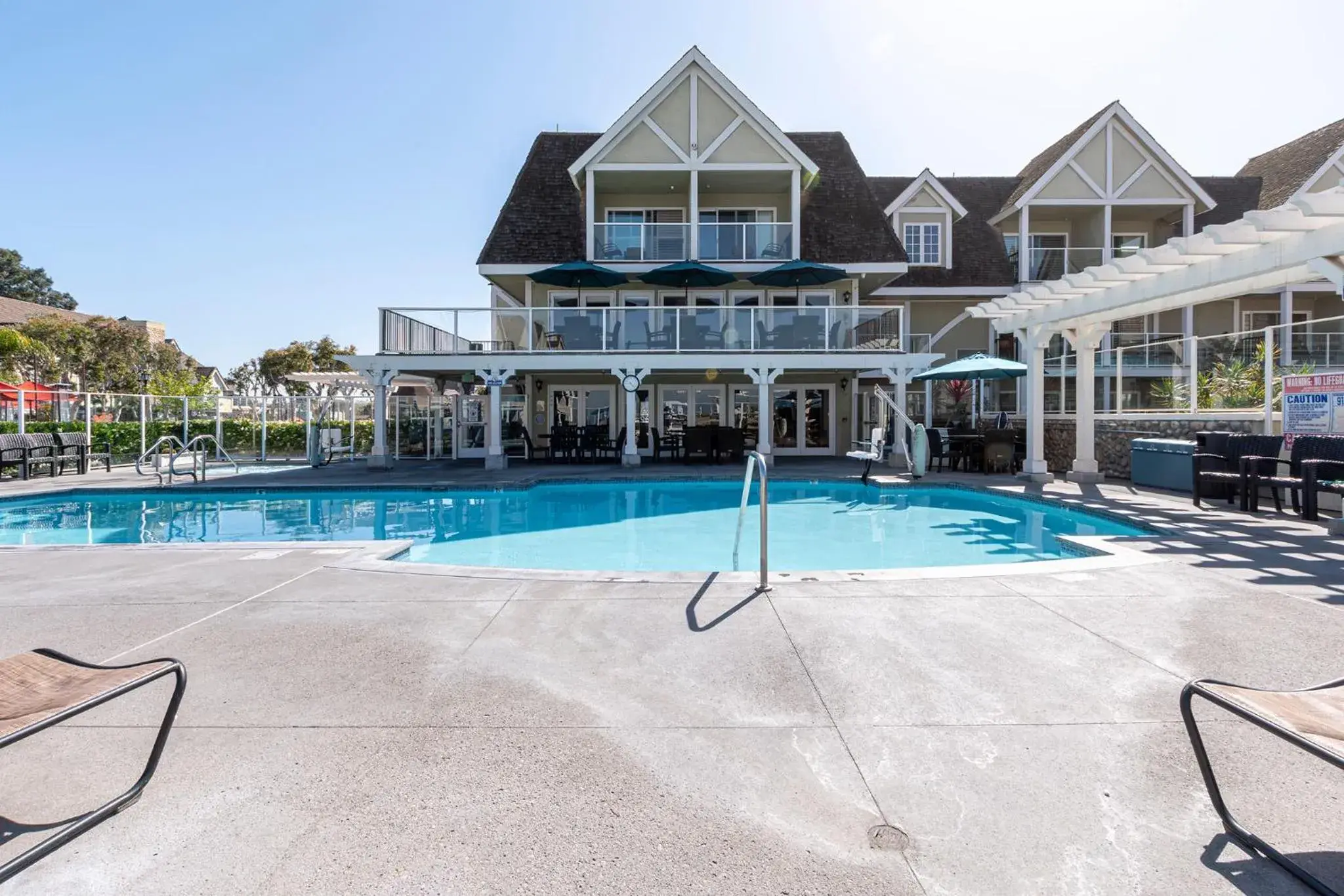 Swimming pool in Carlsbad Inn Beach Resort Swimming pool in Carlsbad Inn Beach Resort