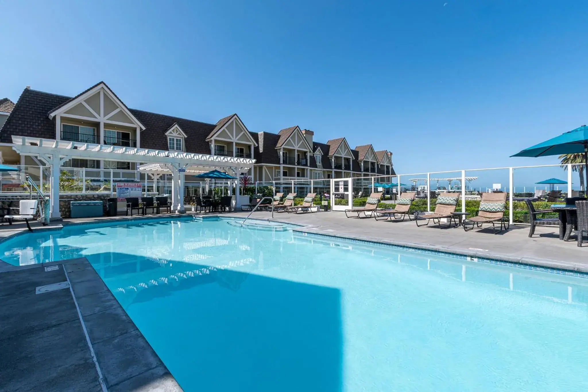 Swimming pool in Carlsbad Inn Beach Resort Swimming pool in Carlsbad Inn Beach Resort