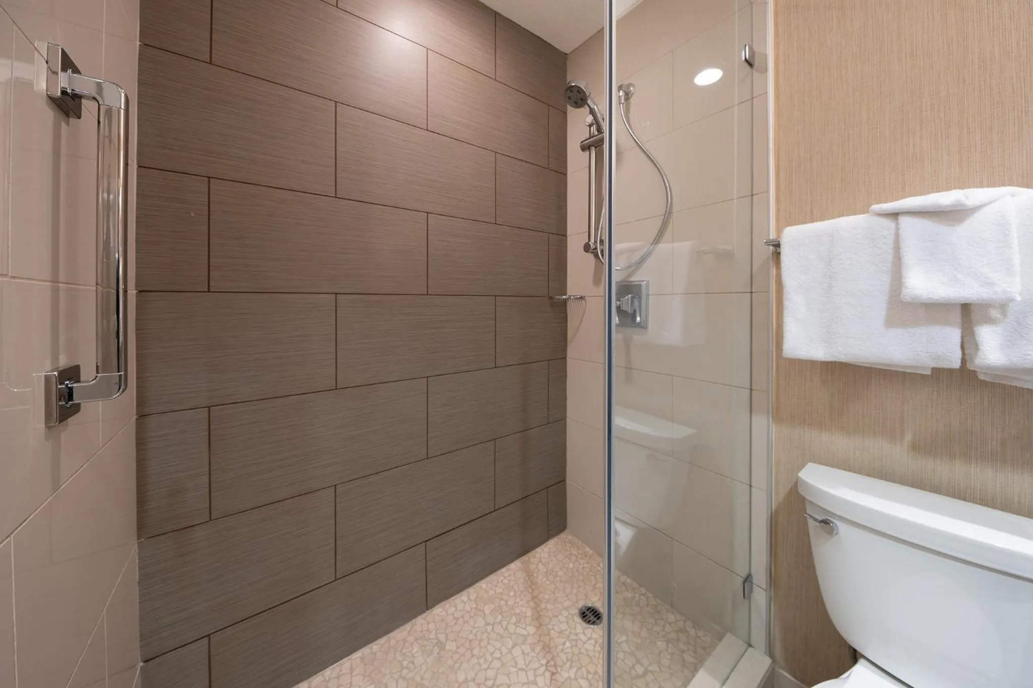 Shower in Carlsbad Inn Beach Resort