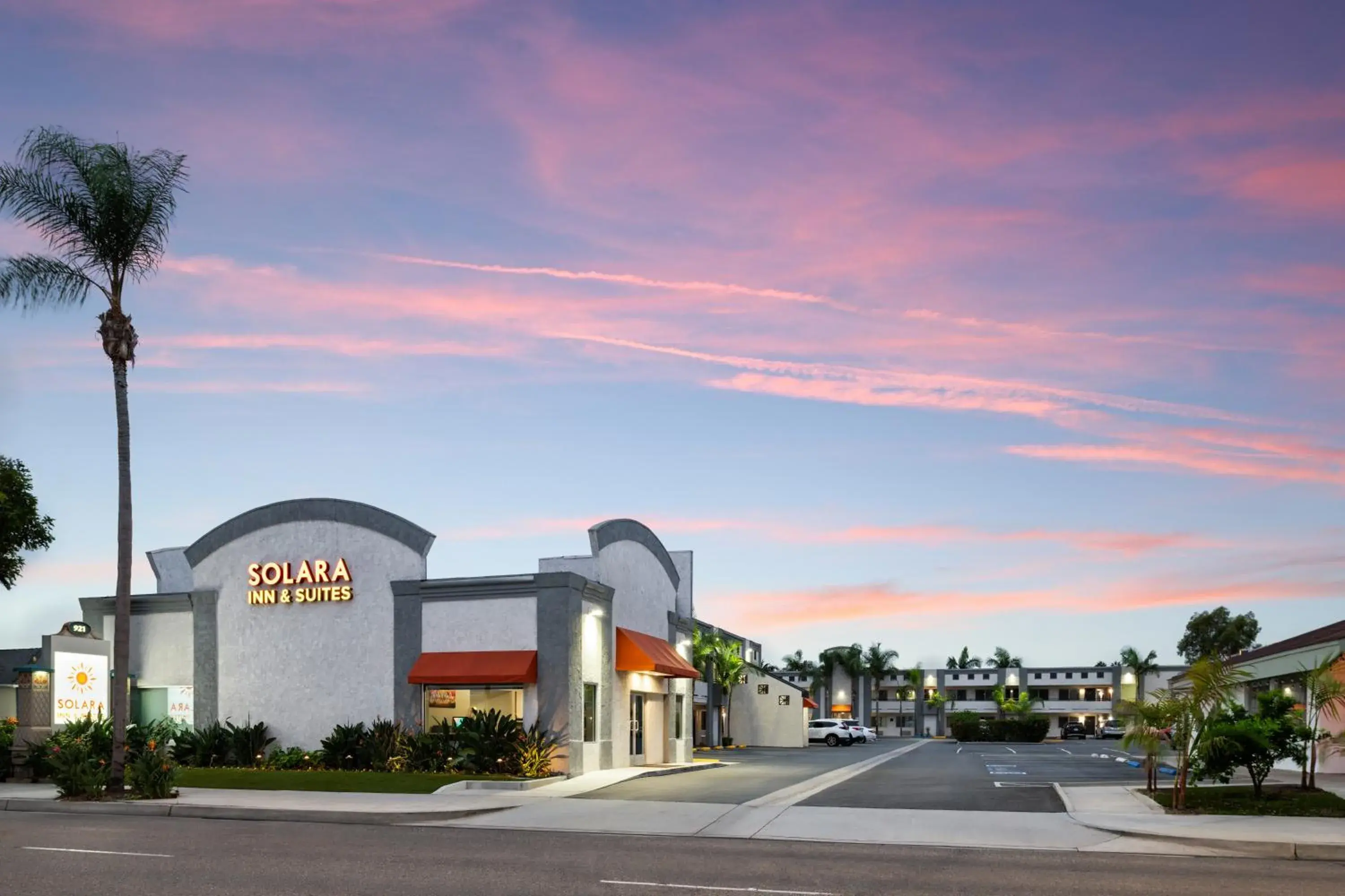 Facade/entrance in Solara Inn and Suites Facade/entrance in Solara Inn and Suites