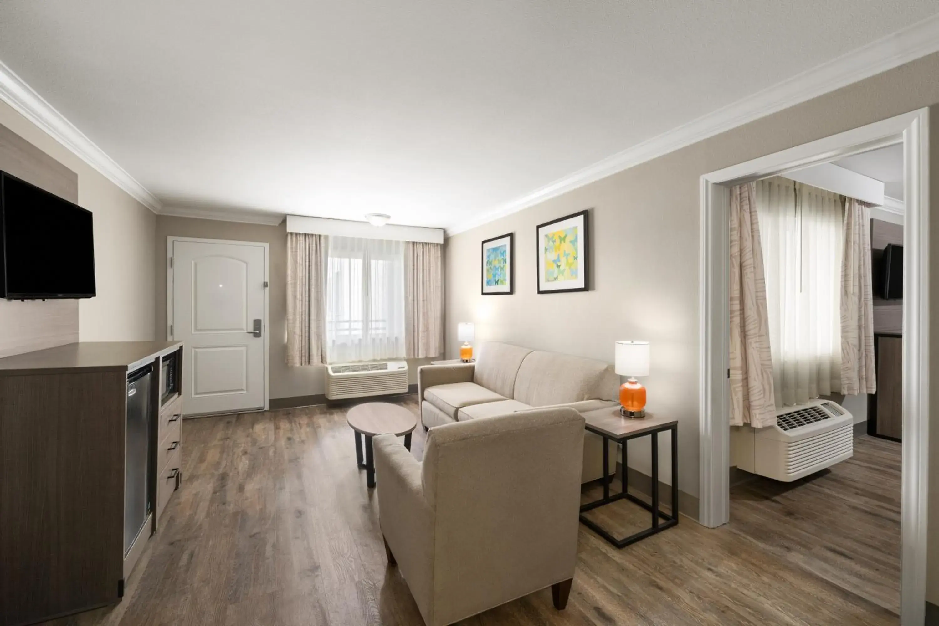 Living room, Bed in Solara Inn and Suites Living room, Bed in Solara Inn and Suites