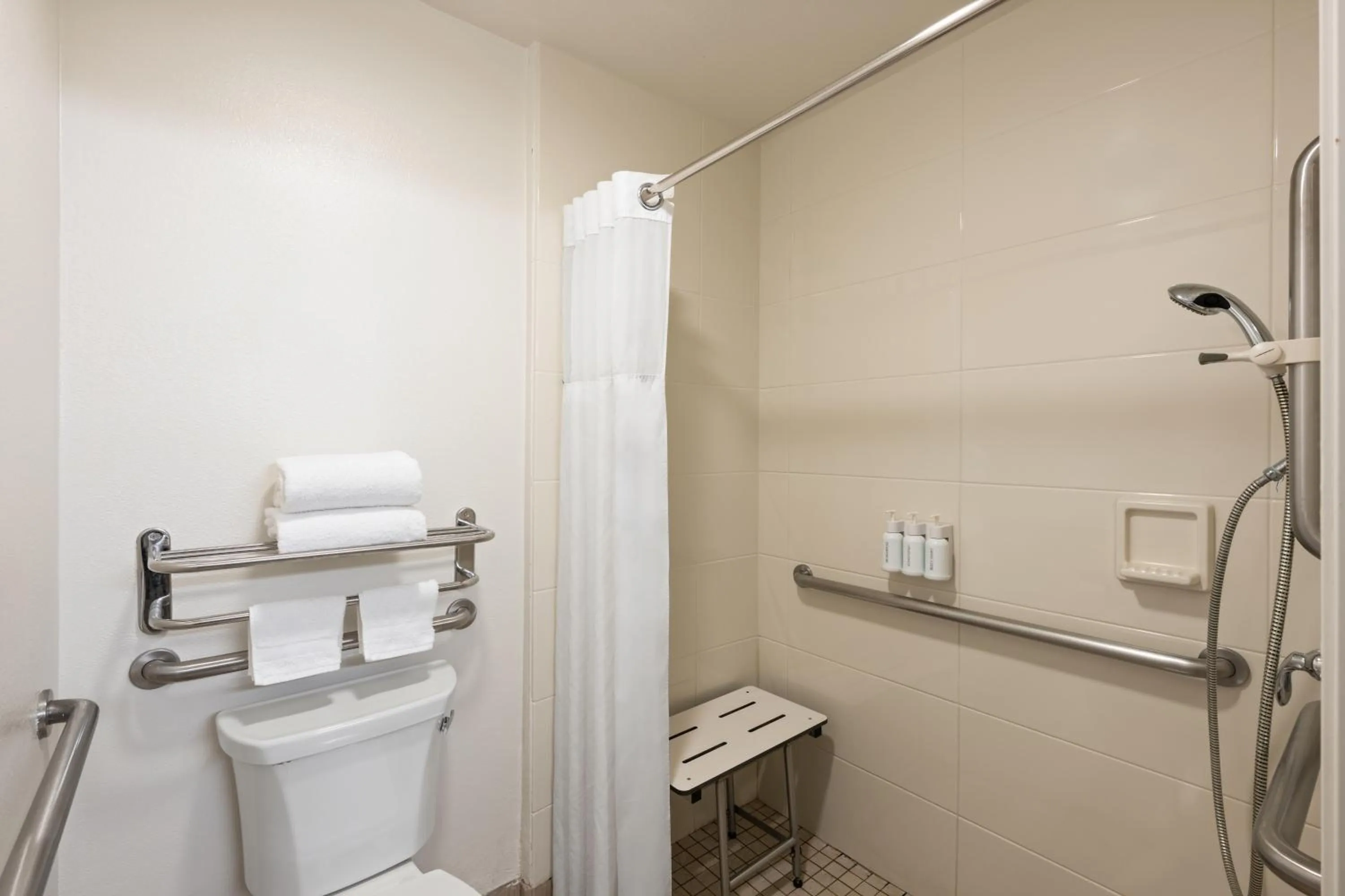 Bathroom in Solara Inn and Suites