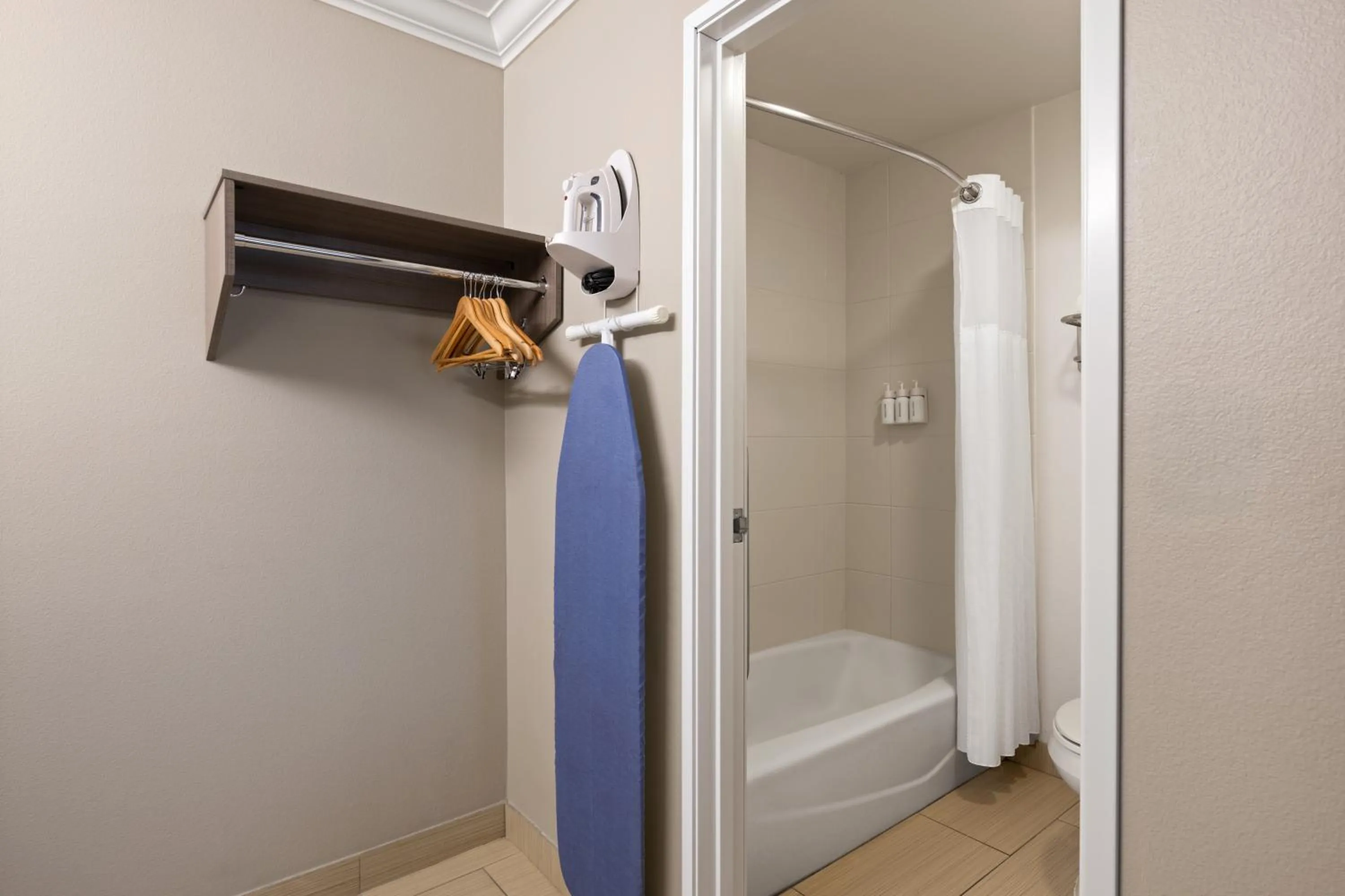 Bathroom in Solara Inn and Suites