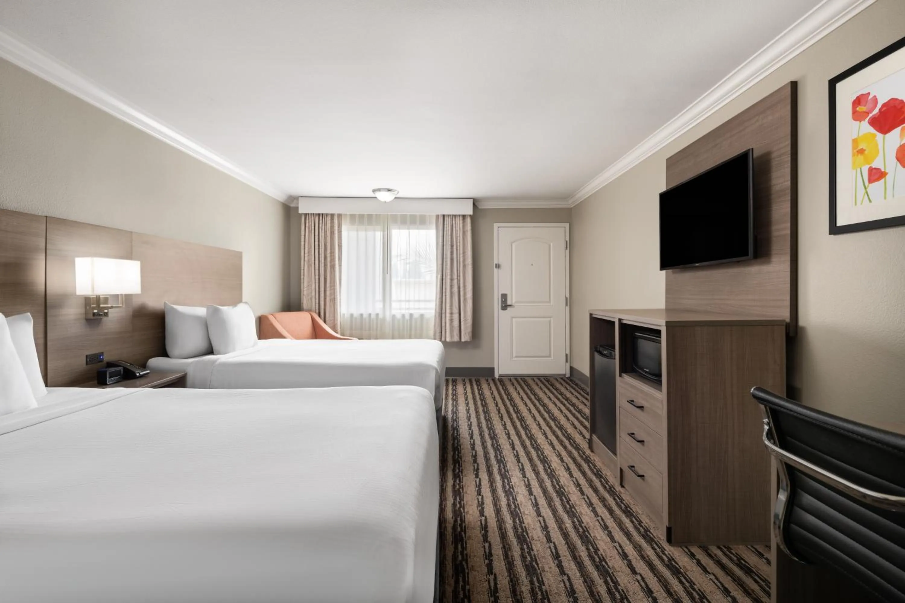 Bedroom, Bed in Solara Inn and Suites