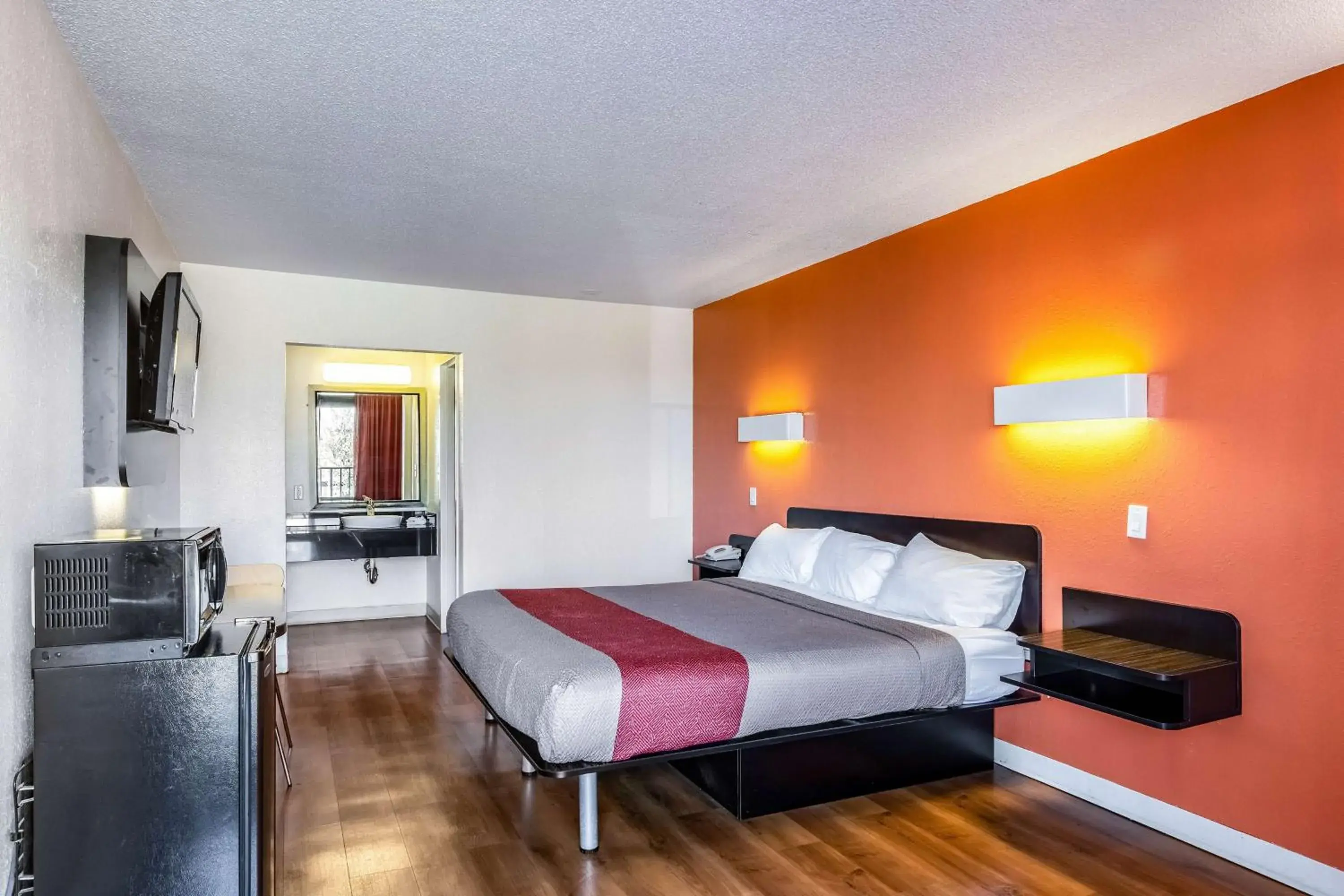 TV and multimedia, Bed in Motel 6-Little Rock, AR - West TV and multimedia, Bed in Motel 6-Little Rock, AR - West