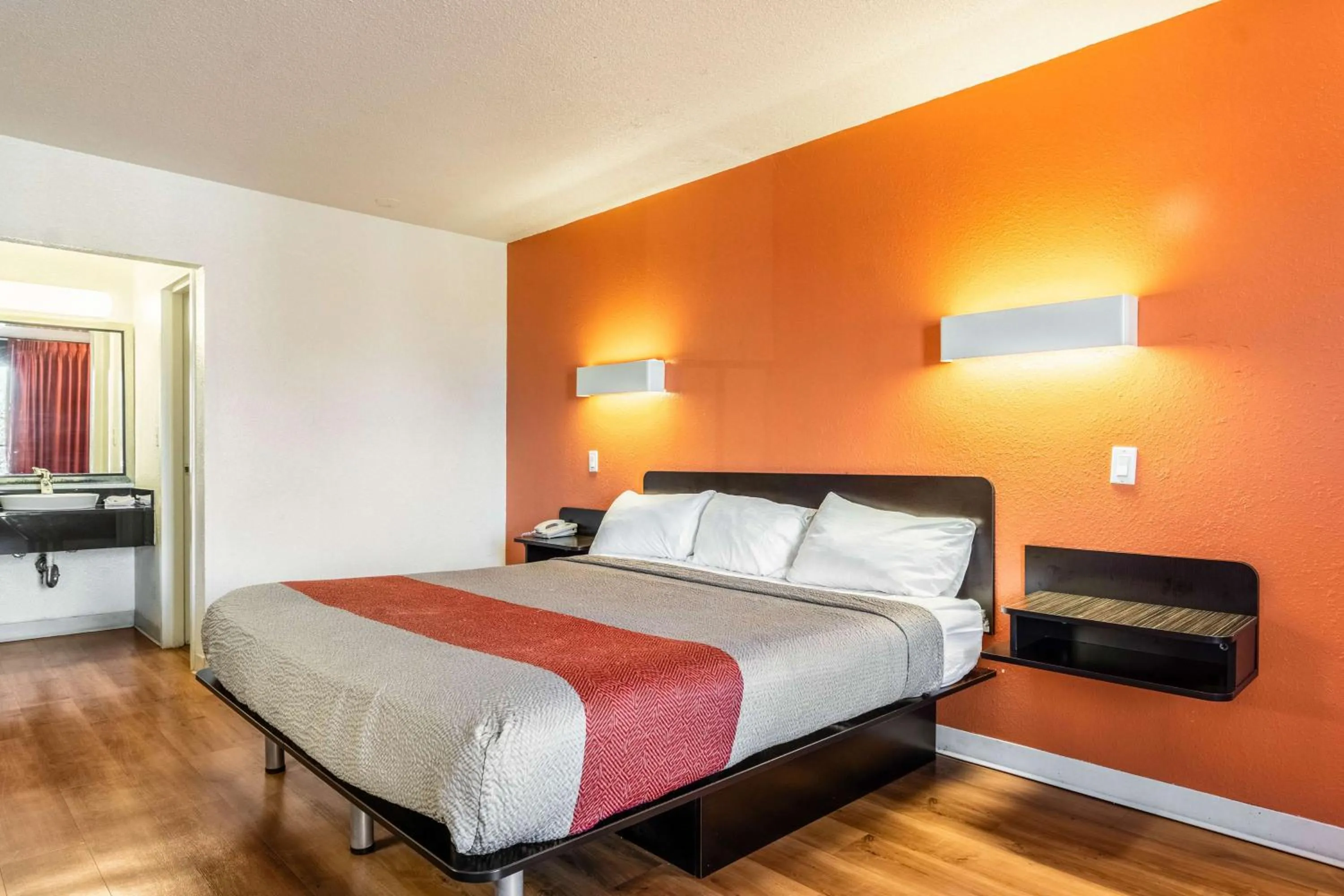 Photo of the whole room, Bed in Motel 6-Little Rock, AR - West