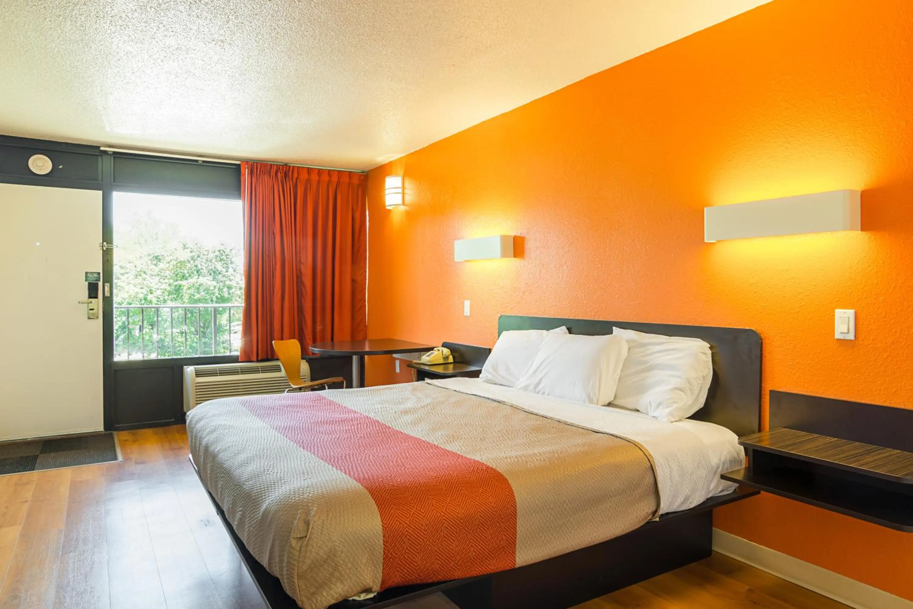 Bedroom, Bed in Motel 6-Little Rock, AR - West