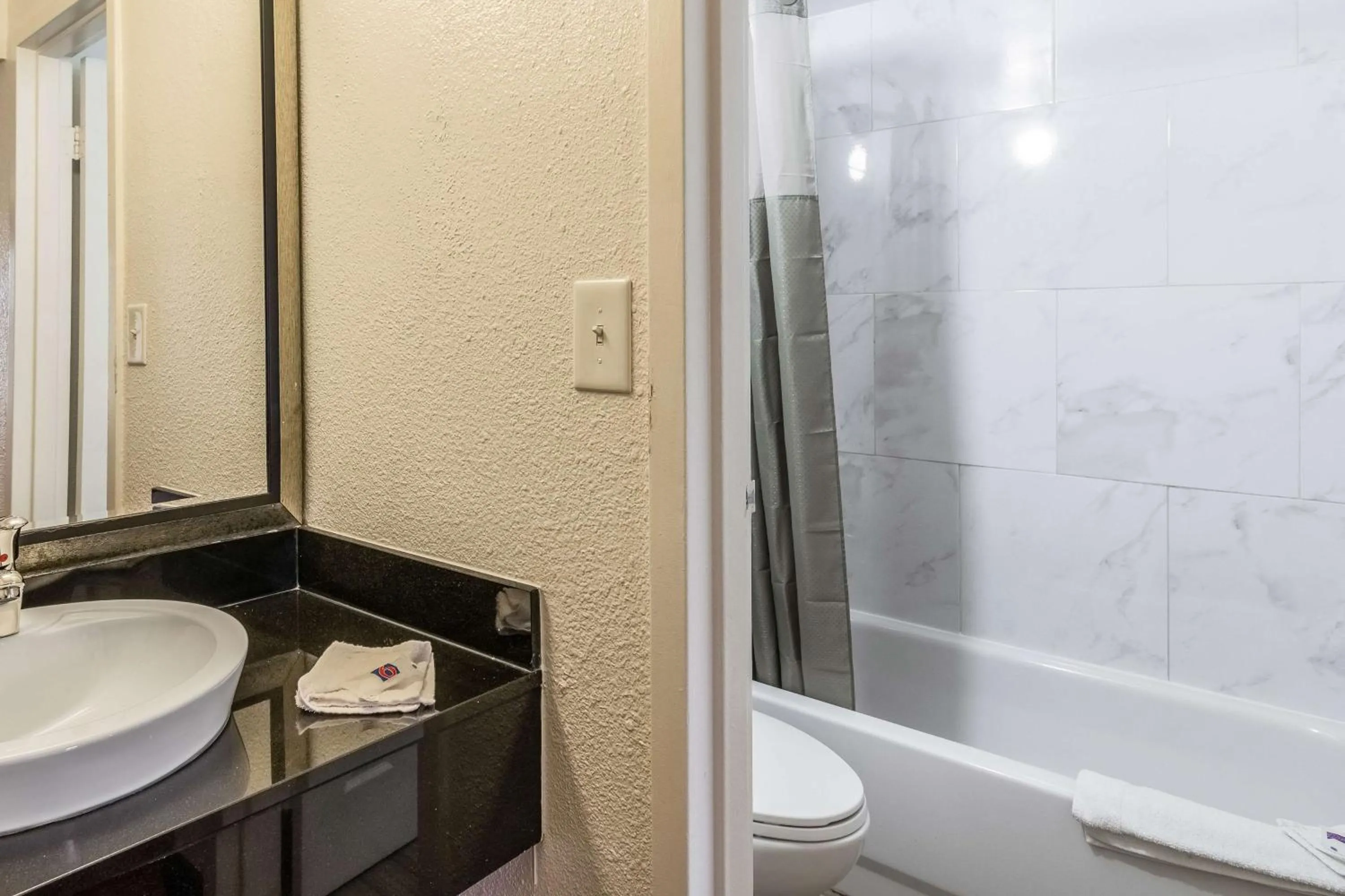 Bathroom in Motel 6-Little Rock, AR - West