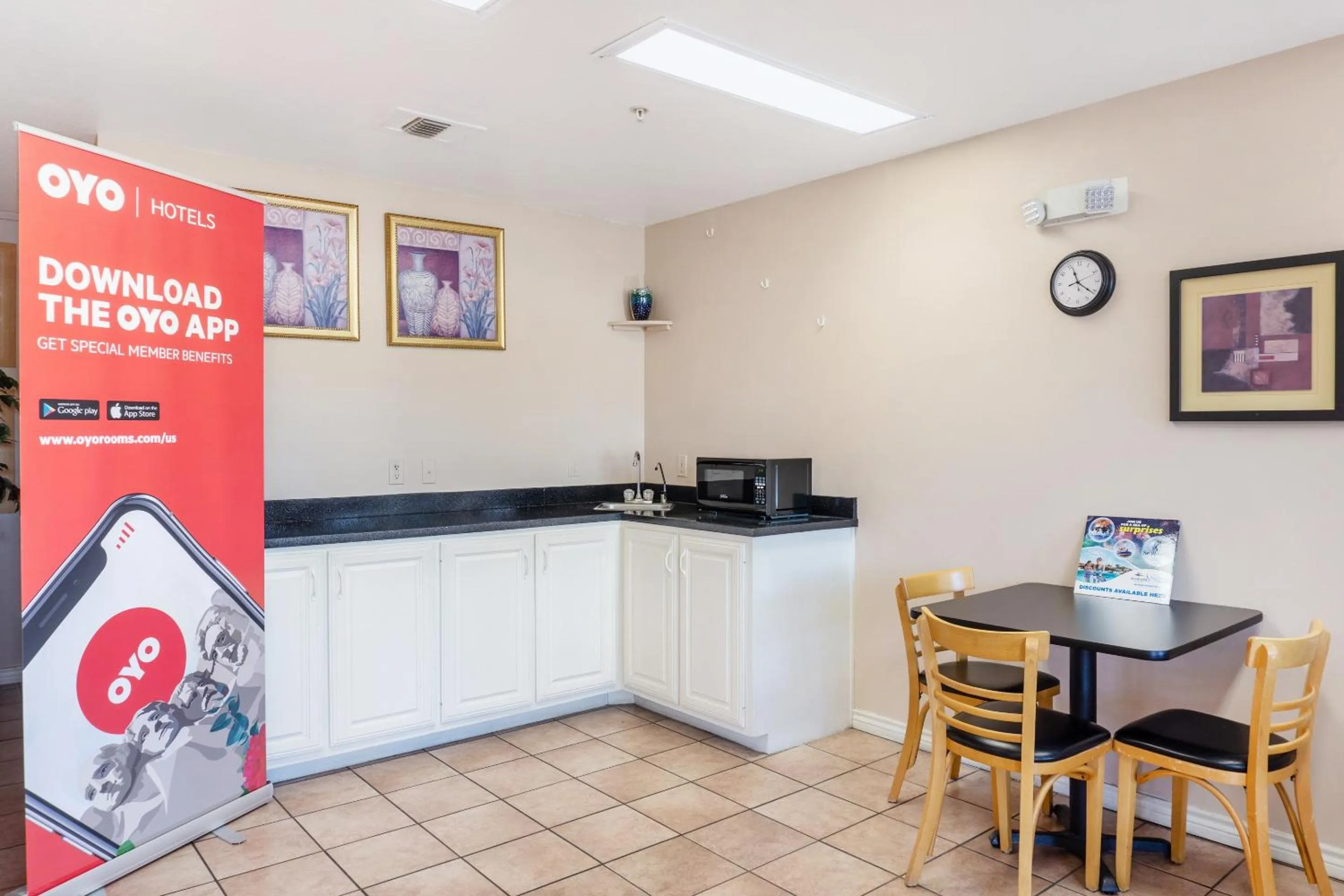 Lobby or reception in OYO Inn & Suites Medical Center San Antonio