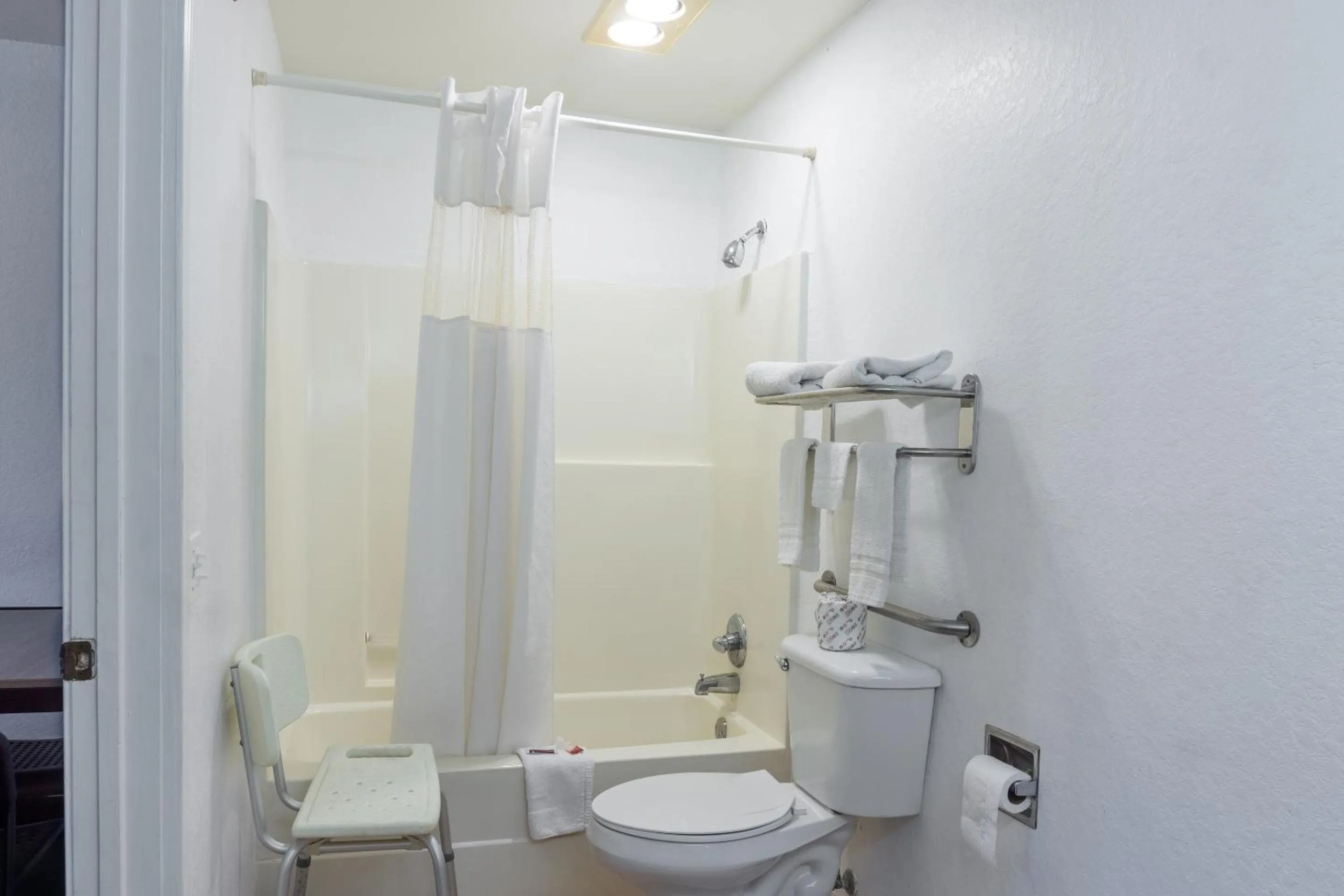 Bathroom in OYO Inn & Suites Medical Center San Antonio