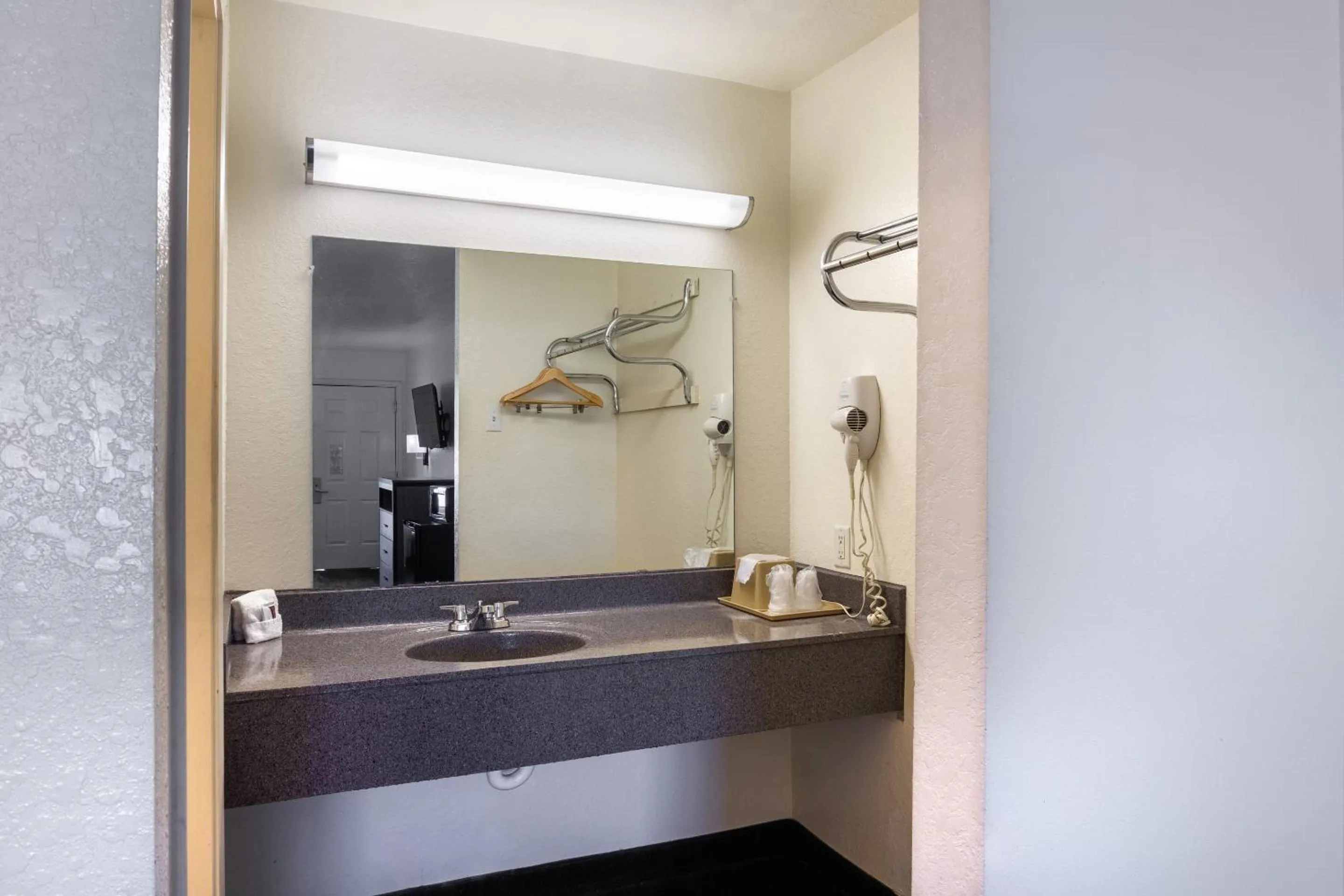 Bathroom in OYO Inn & Suites Medical Center San Antonio