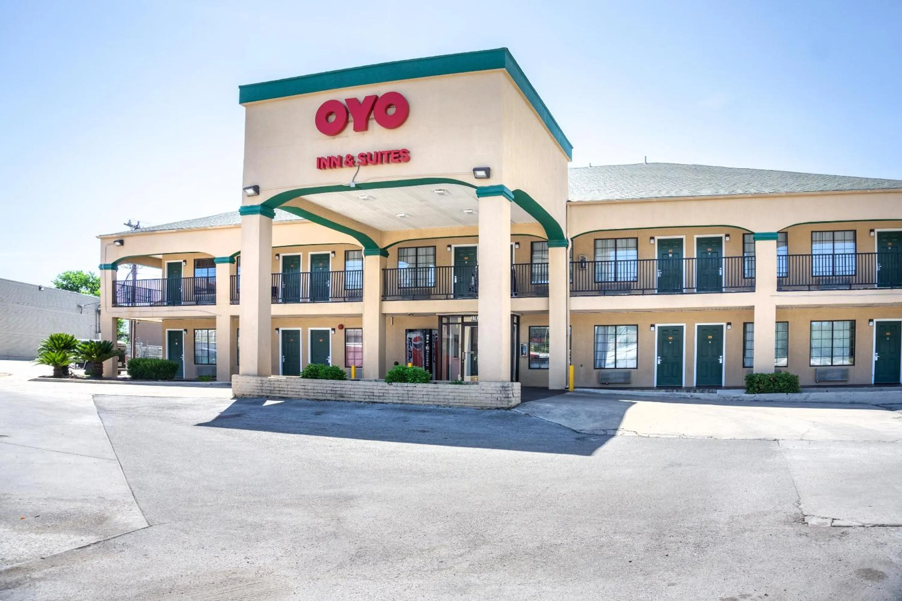 Facade/entrance in OYO Inn & Suites Medical Center San Antonio