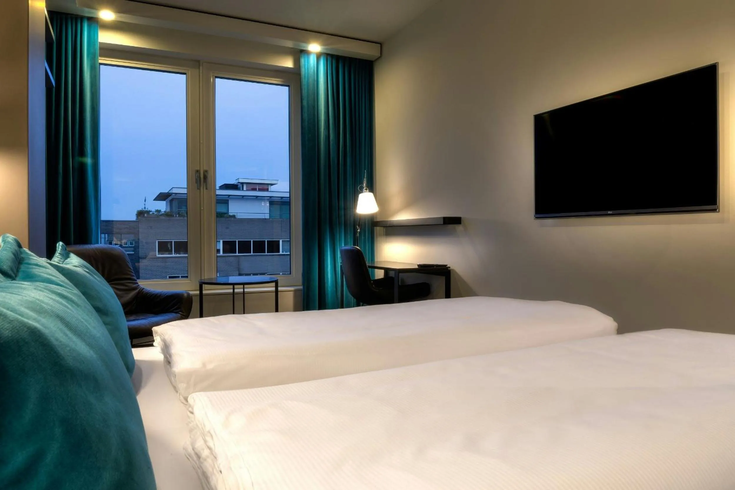 Photo of the whole room, Bed in Motel One Amsterdam-Waterlooplein