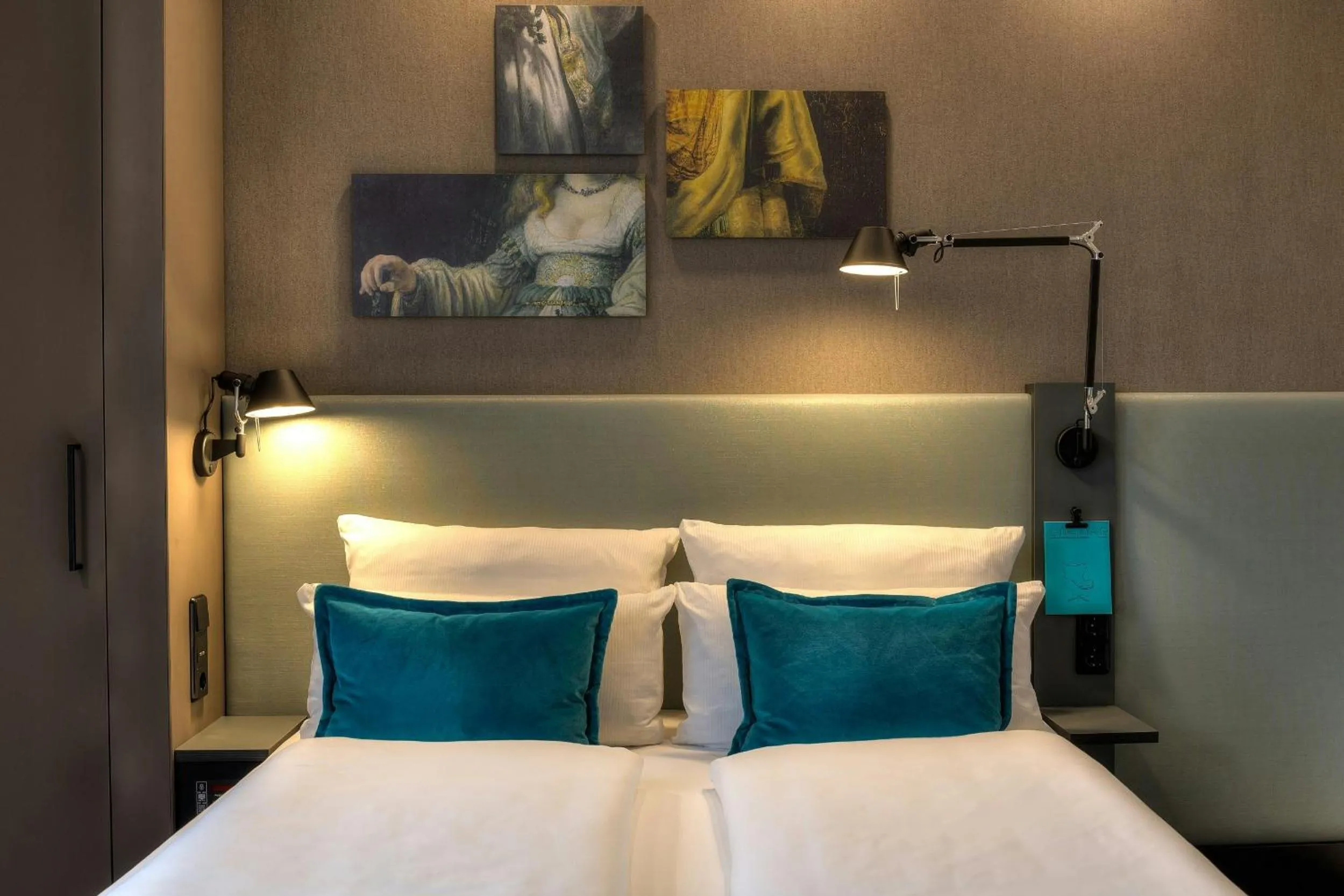 Photo of the whole room, Bed in Motel One Amsterdam-Waterlooplein