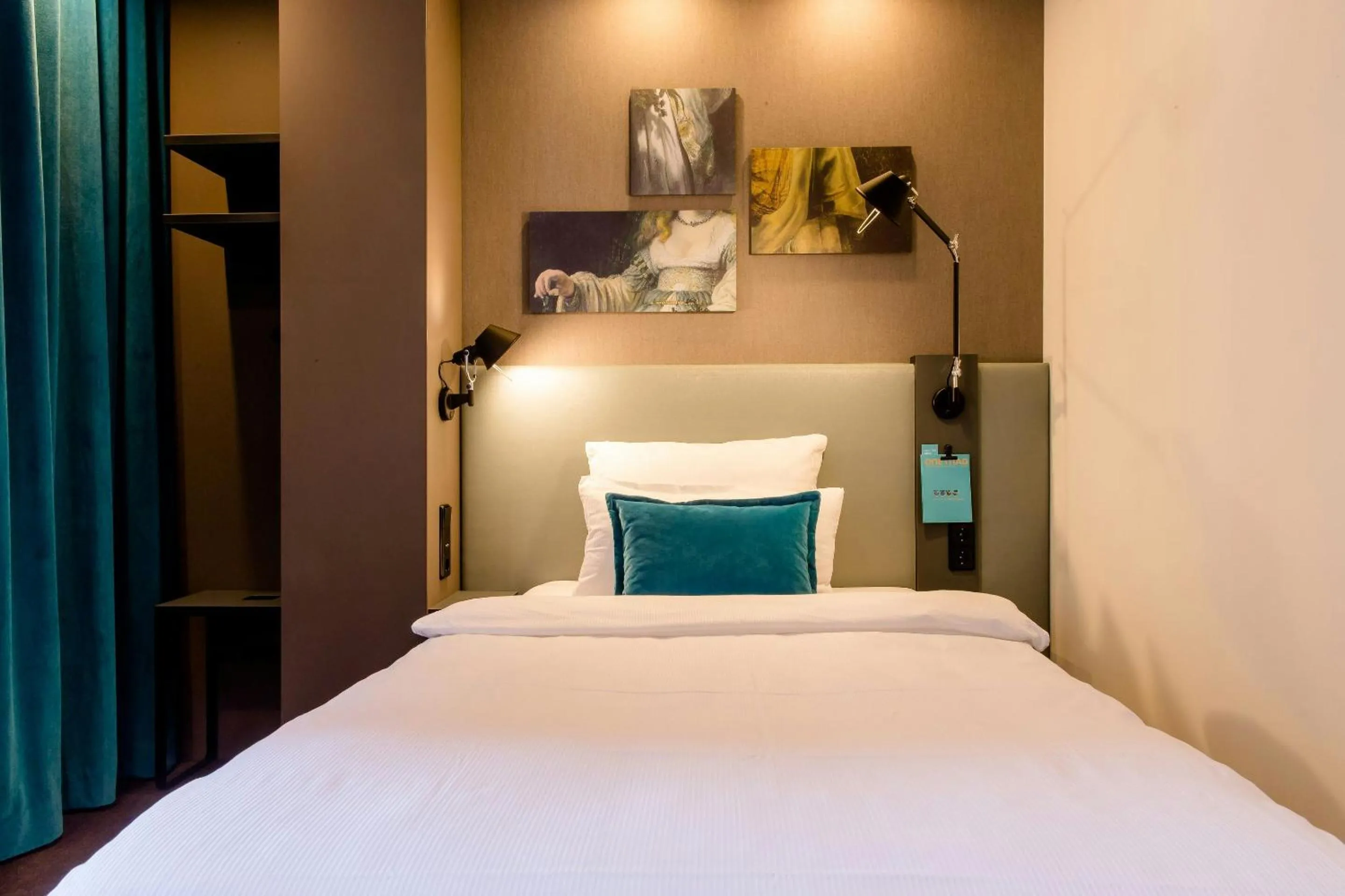Facility for disabled guests, Bed in Motel One Amsterdam-Waterlooplein