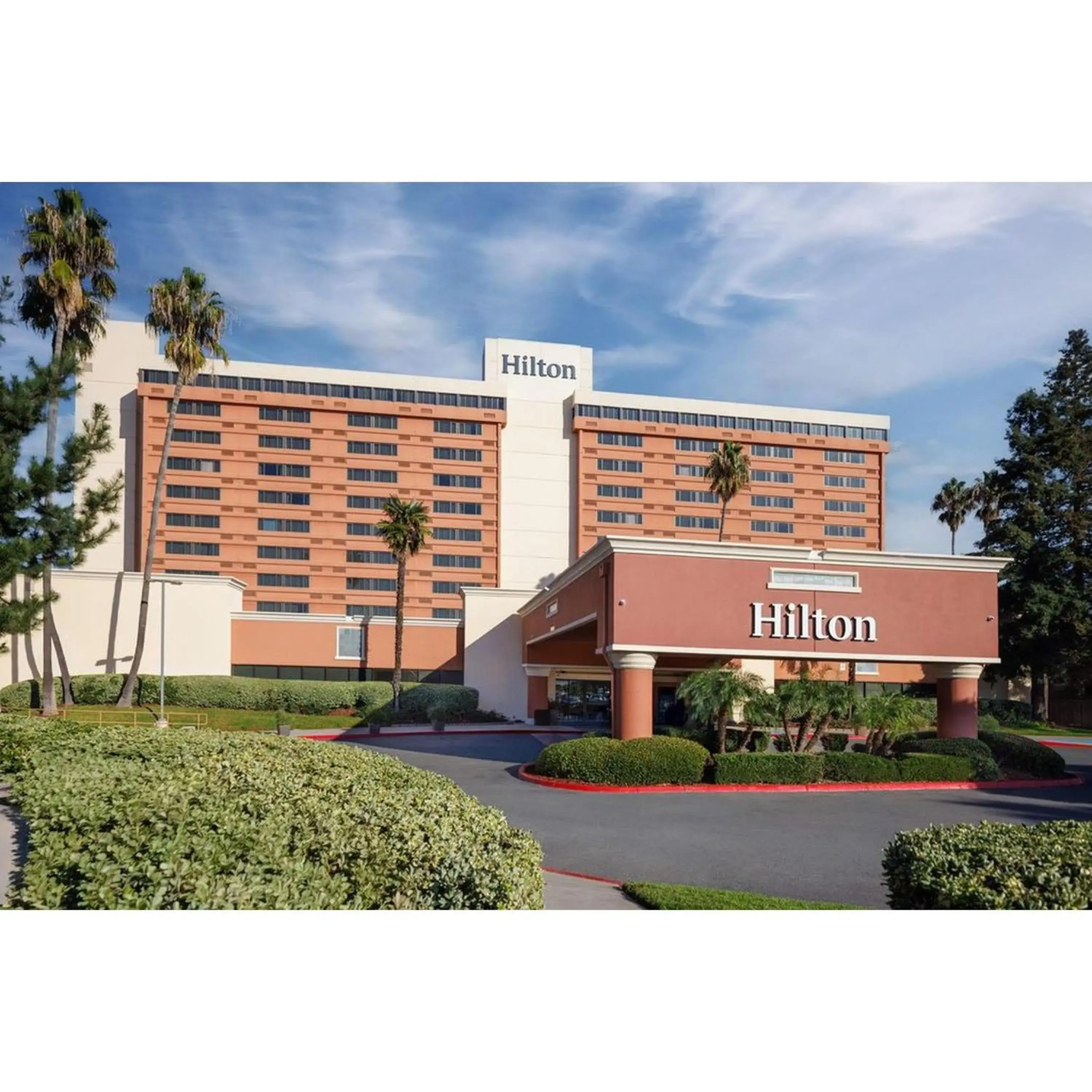 Property building in Hilton Concord Property building in Hilton Concord