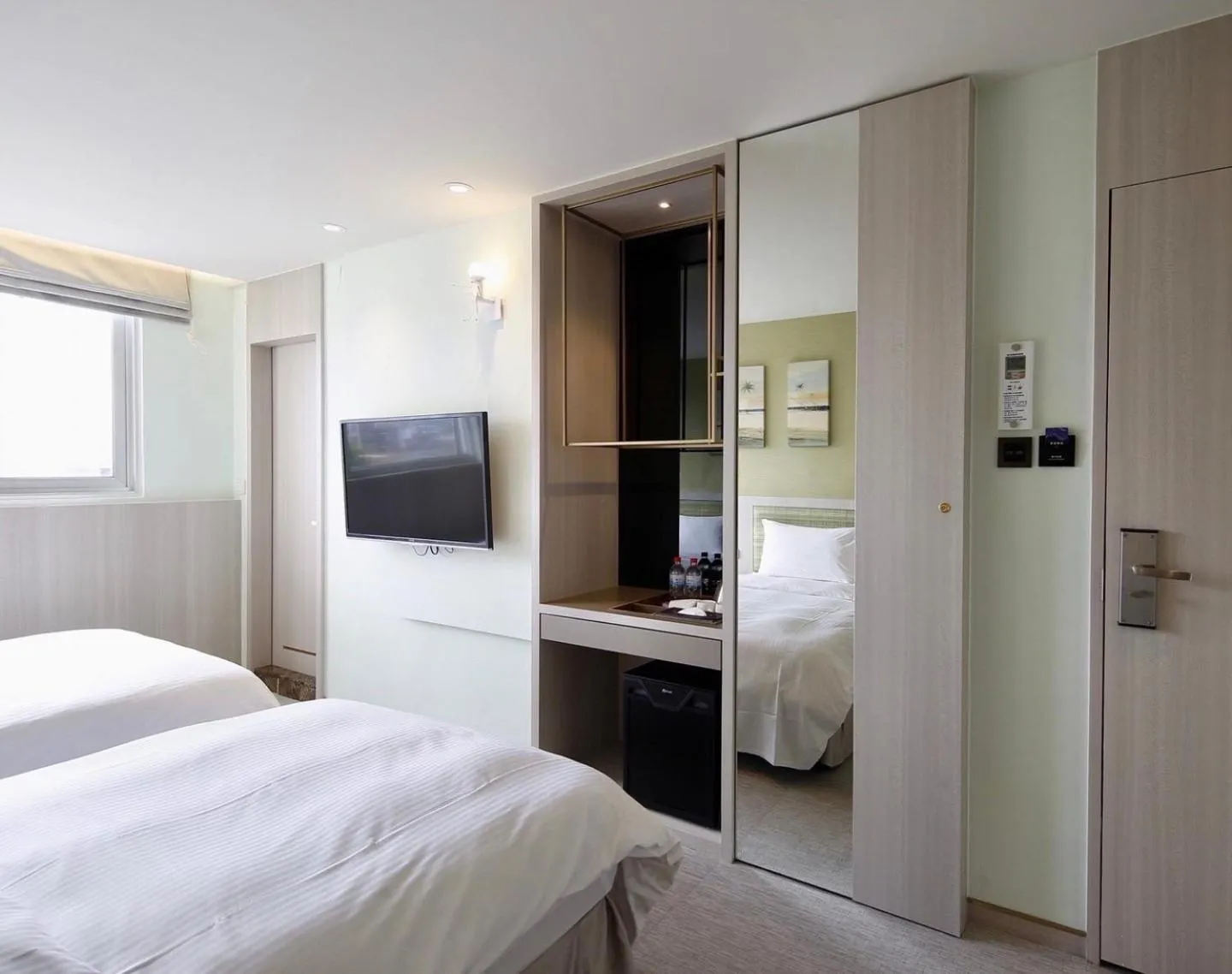 Photo of the whole room, Bed in Hai Fu Hotel & Suites