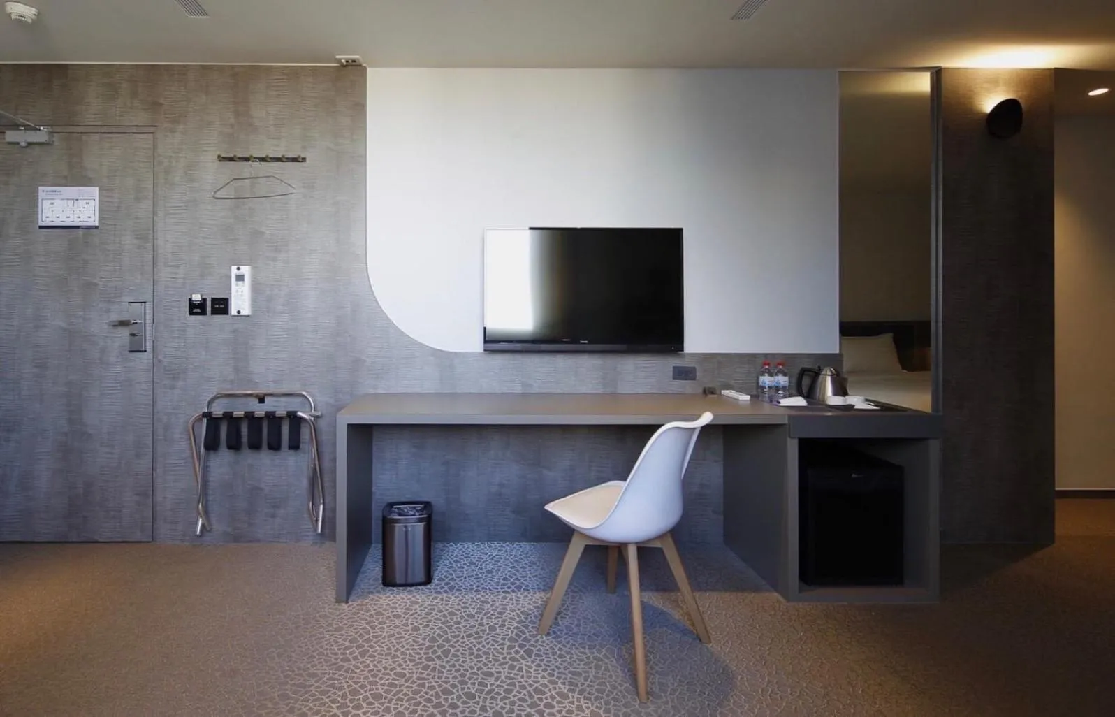 TV and multimedia in Hai Fu Hotel & Suites