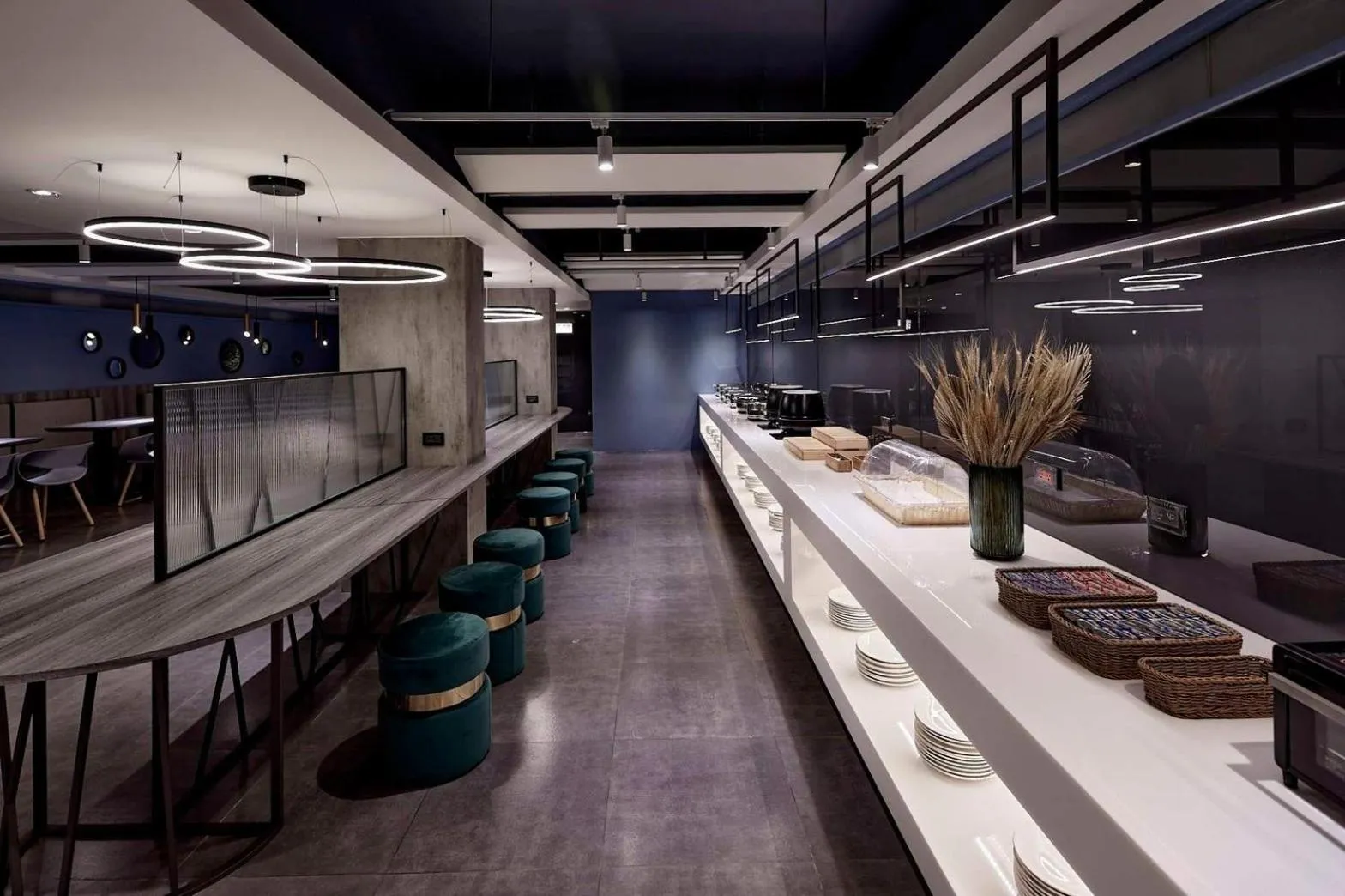 Restaurant/places to eat in Hai Fu Hotel & Suites