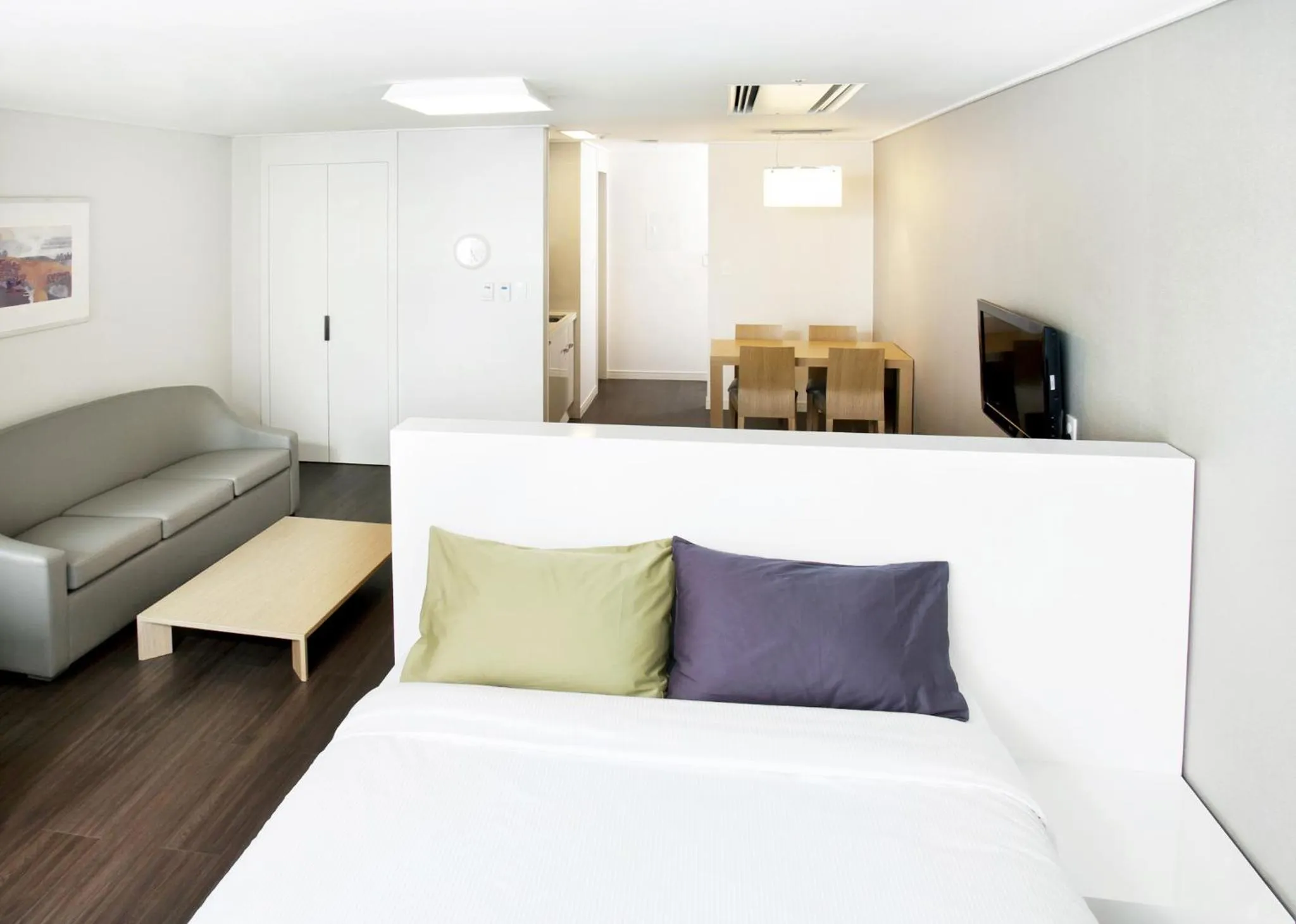 Photo of the whole room, Bed in Hanwha Resort Haeundae