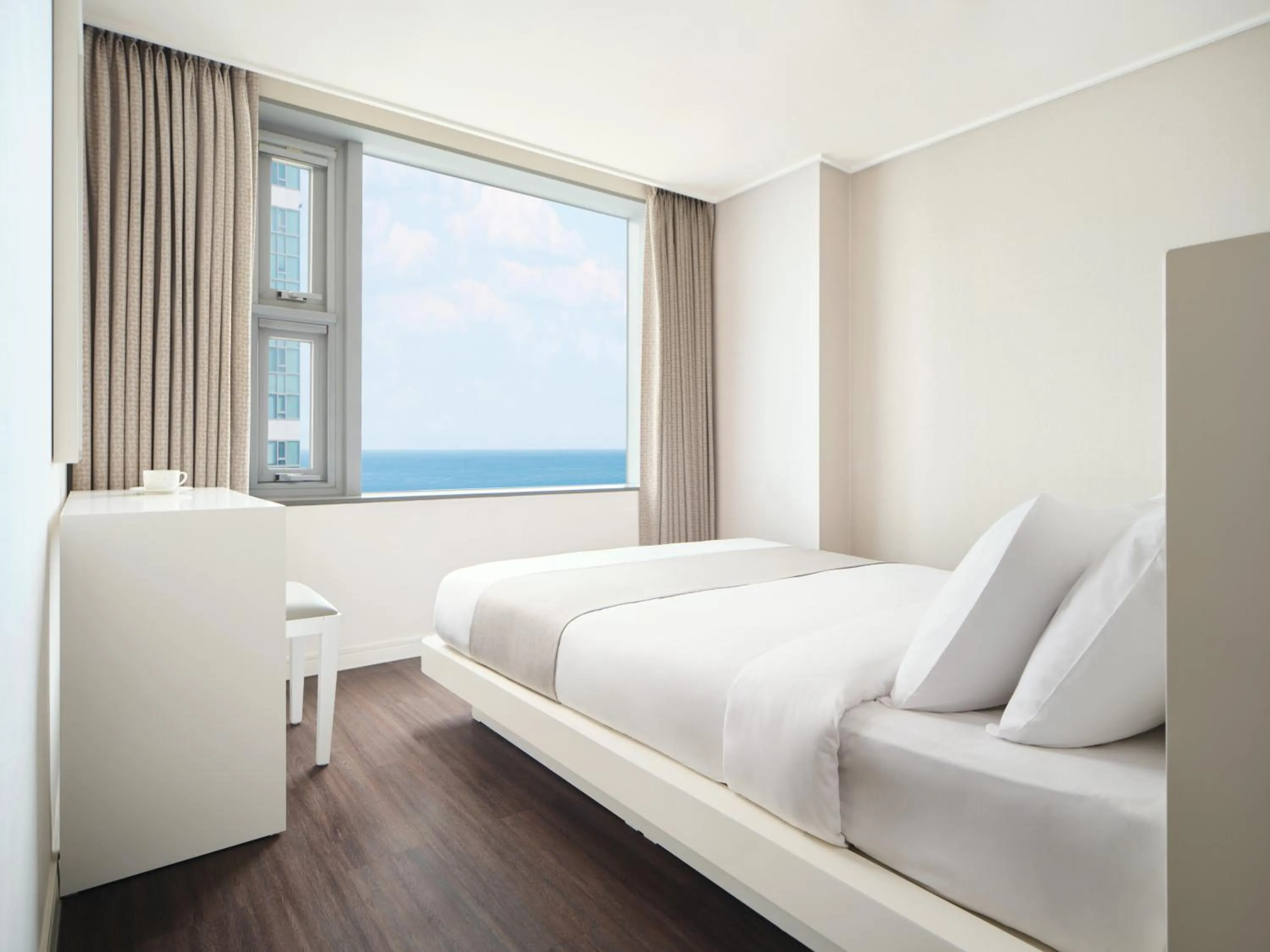 View (from property/room), Bed in Hanwha Resort Haeundae