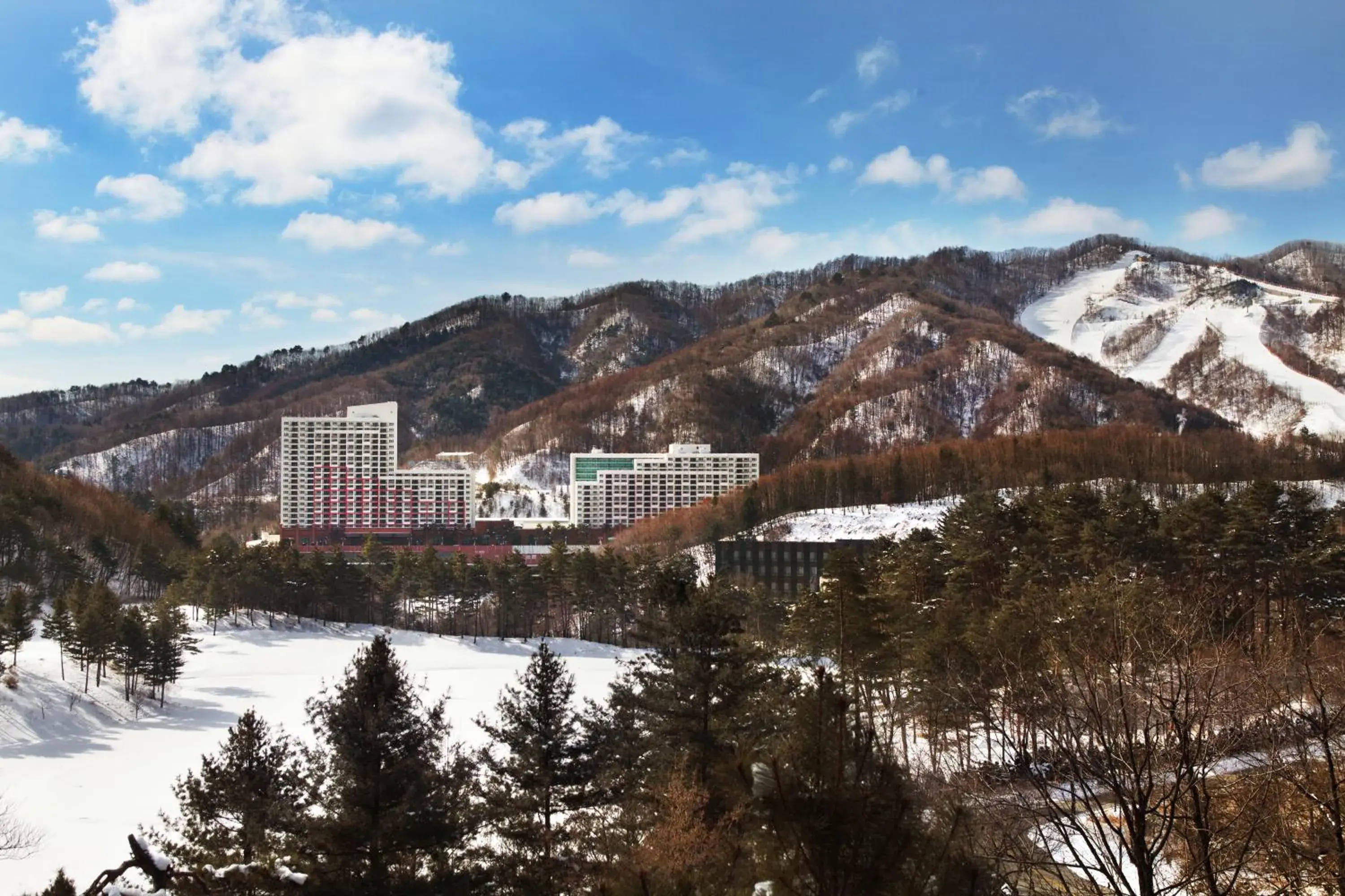 Facade/entrance in Hanwha Resort Pyeongchang Facade/entrance in Hanwha Resort Pyeongchang