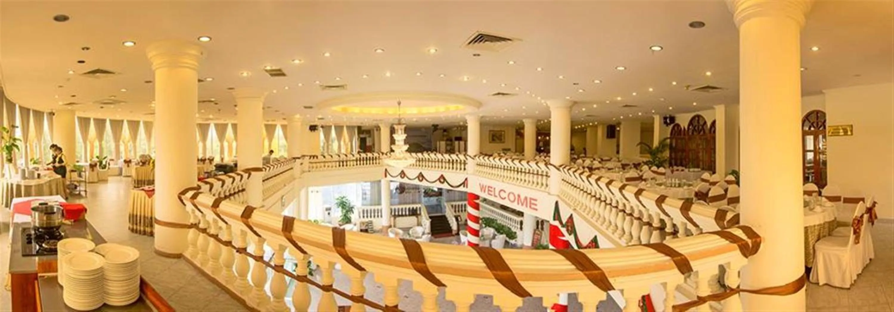 Restaurant/places to eat in Sammy Hotel